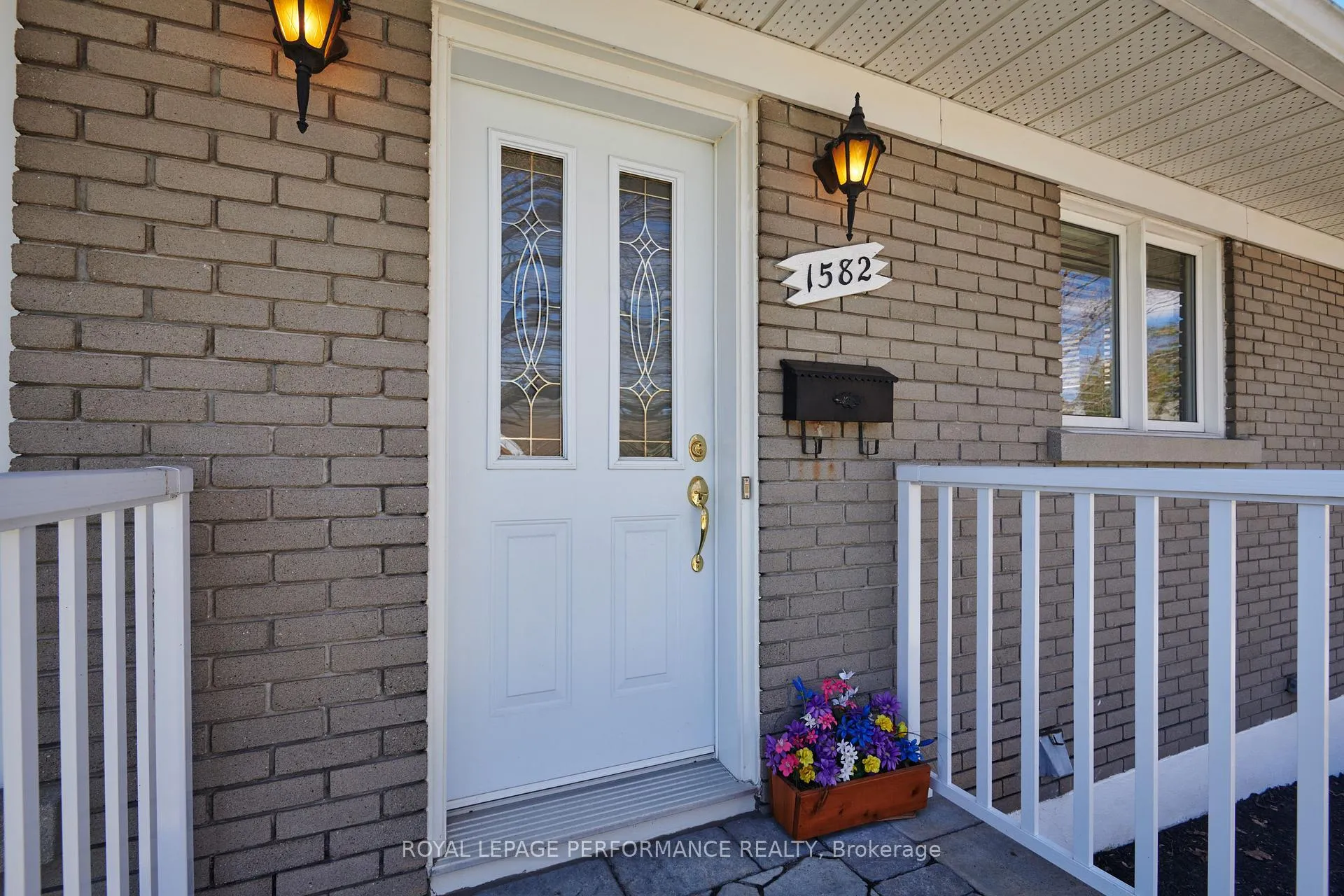 Photo 4 of 1582 Digby Street, Ottawa, Riverview Park — HOMEH