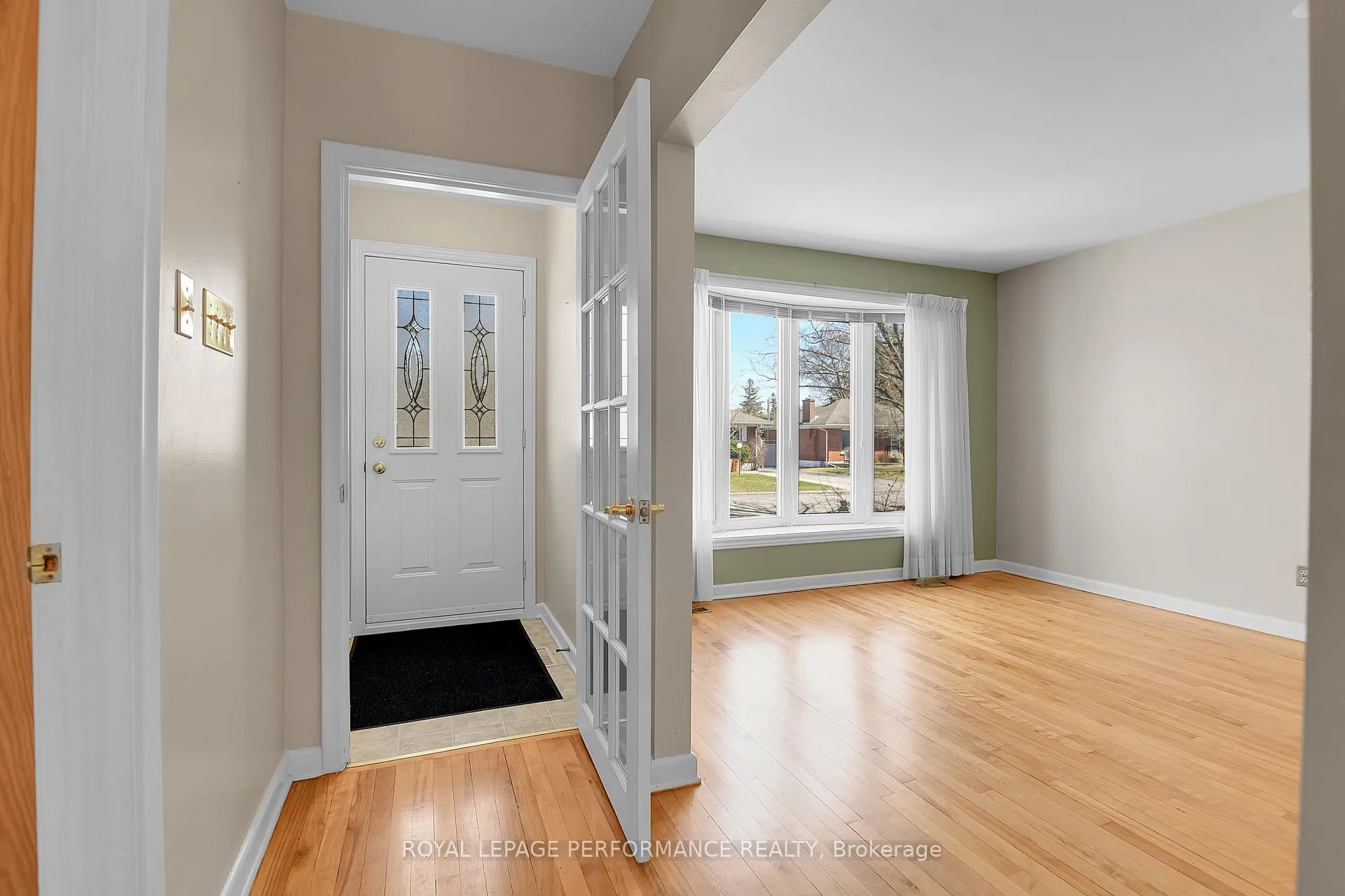 Photo 6 of 1582 Digby Street, Ottawa, Riverview Park — HOMEH
