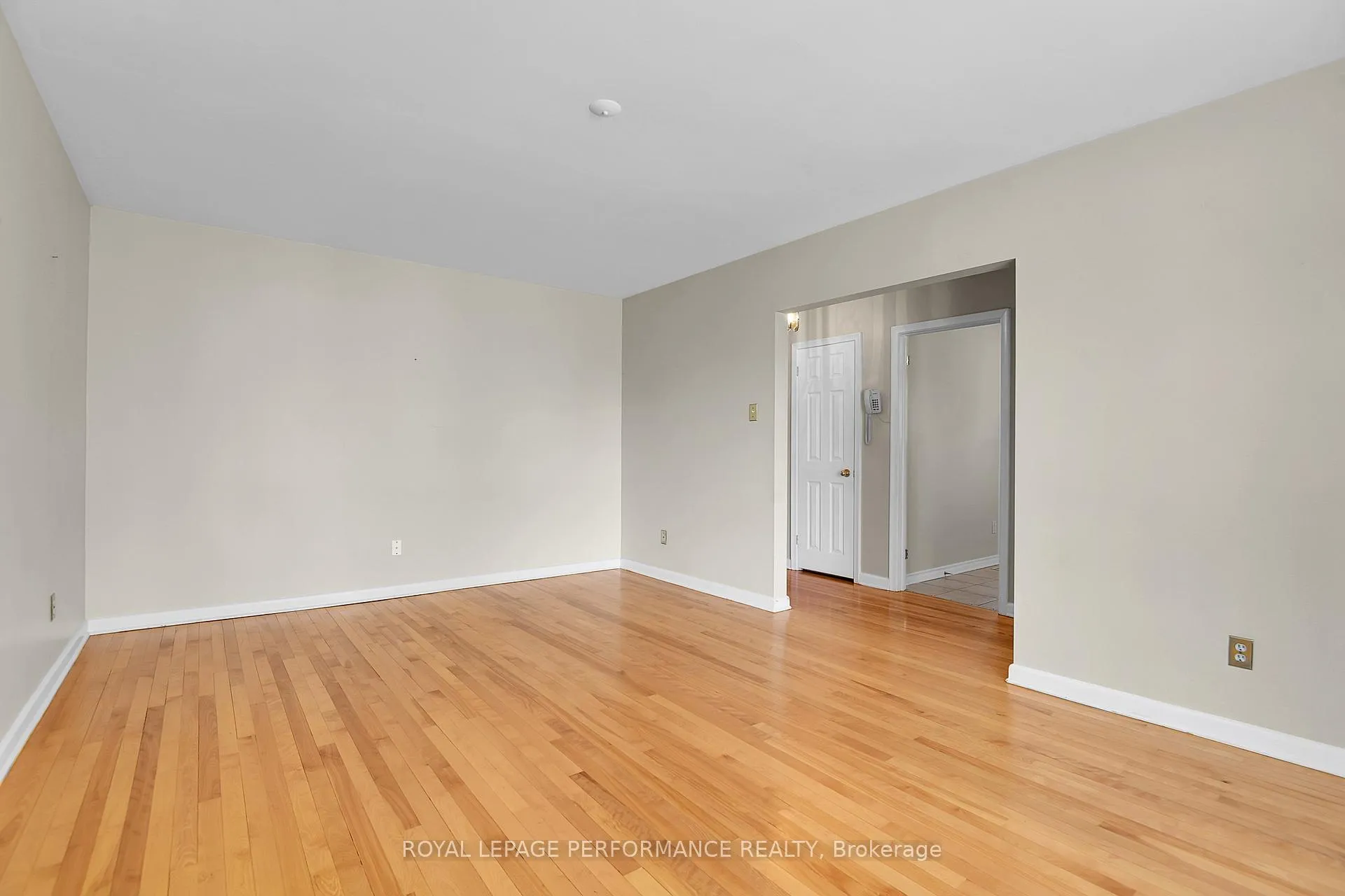 Photo 10 of 1582 Digby Street, Ottawa, Riverview Park — HOMEH