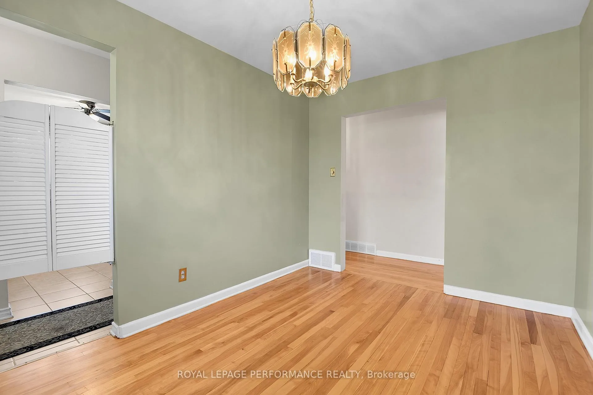 Photo 14 of 1582 Digby Street, Ottawa, Riverview Park — HOMEH