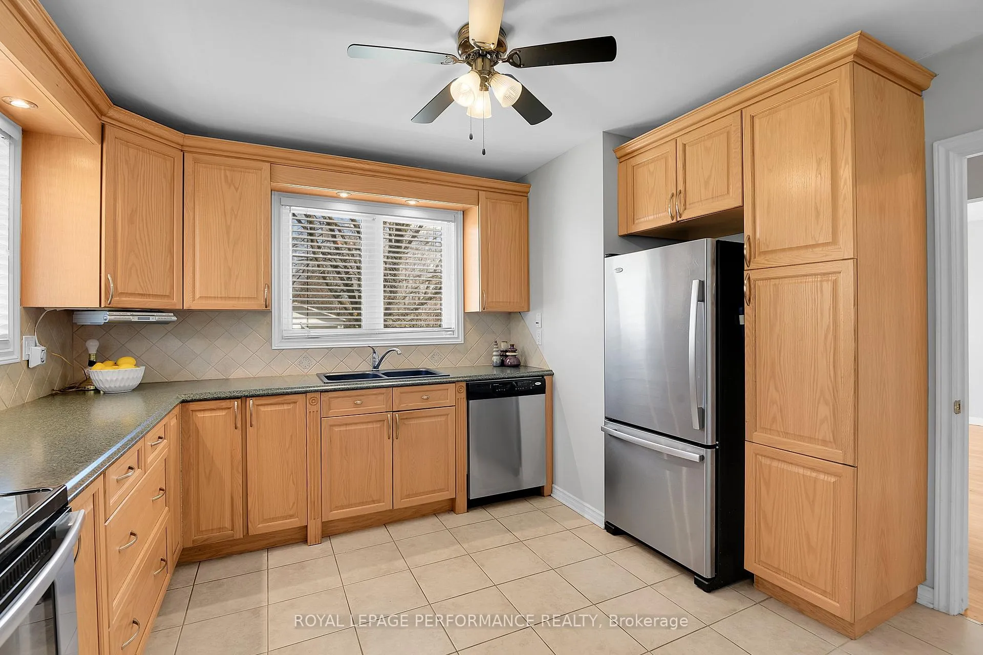 Photo 16 of 1582 Digby Street, Ottawa, Riverview Park — HOMEH