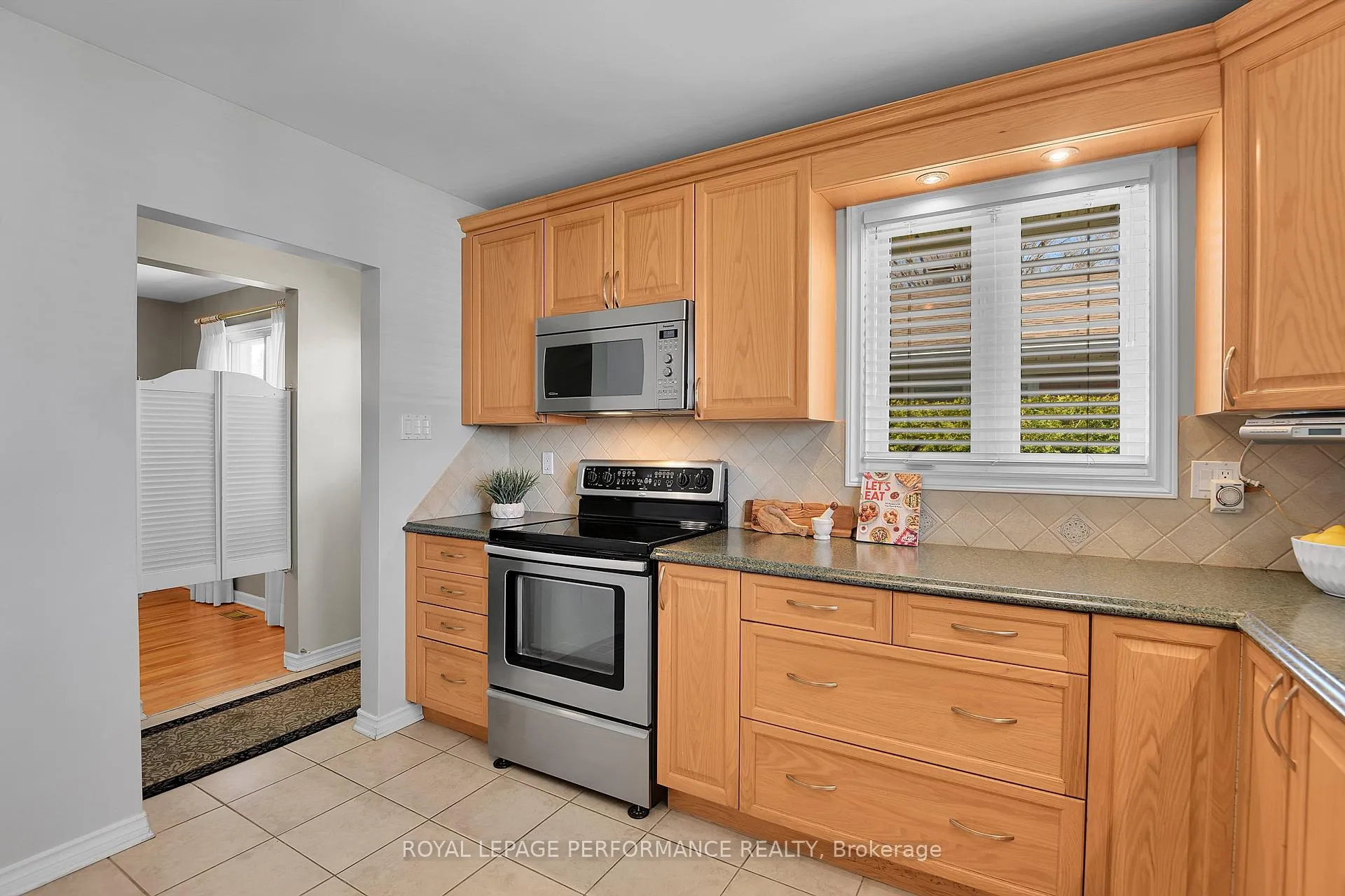 Photo 17 of 1582 Digby Street, Ottawa, Riverview Park — HOMEH