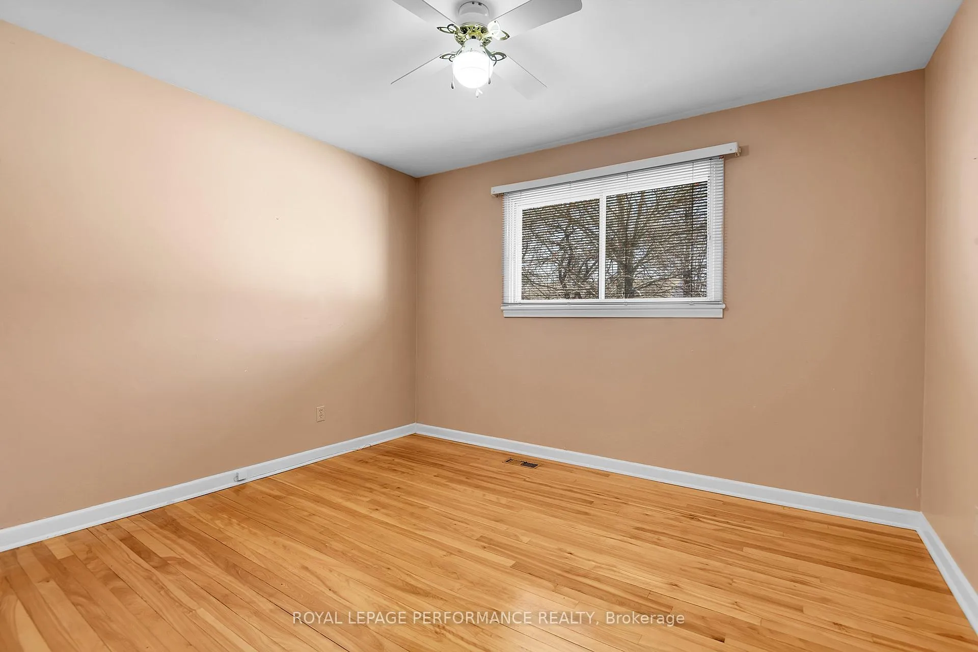 Photo 24 of 1582 Digby Street, Ottawa, Riverview Park — HOMEH