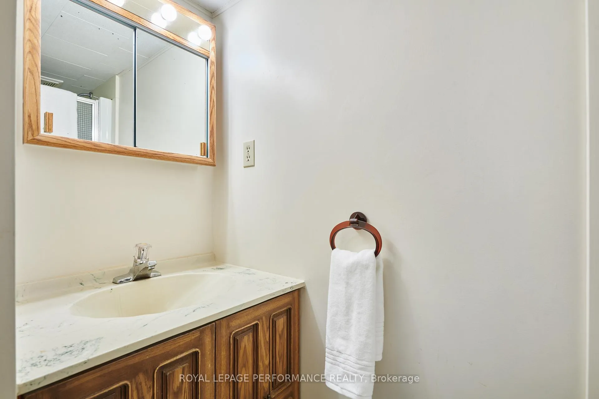 Photo 36 of 1582 Digby Street, Ottawa, Riverview Park — HOMEH