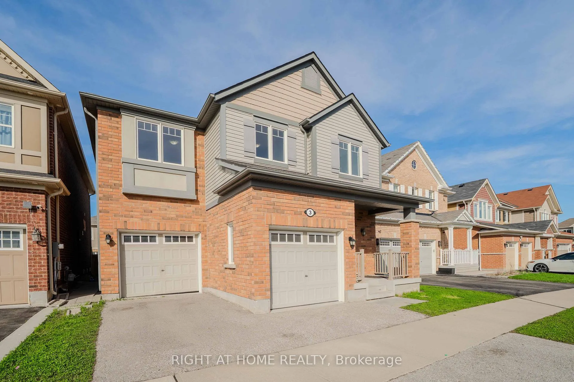 Photo 2 of 3 Leadenhall Road, Brampton, Northwest Brampton — HOMEH
