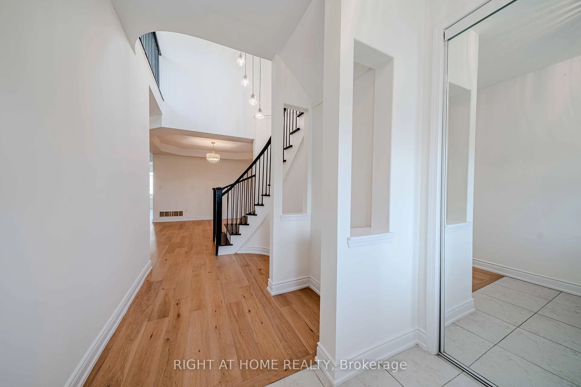 Photo 3 of 3 Leadenhall Road, Brampton, Northwest Brampton — HOMEH