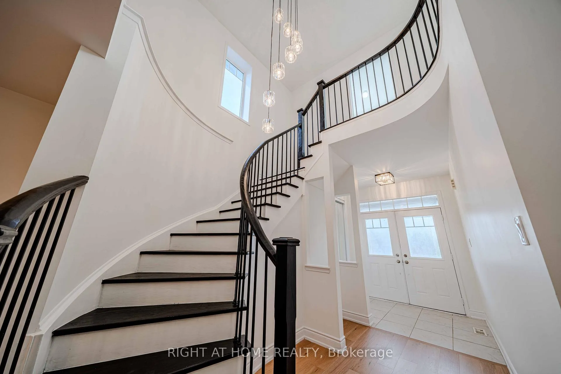 Photo 6 of 3 Leadenhall Road, Brampton, Northwest Brampton — HOMEH