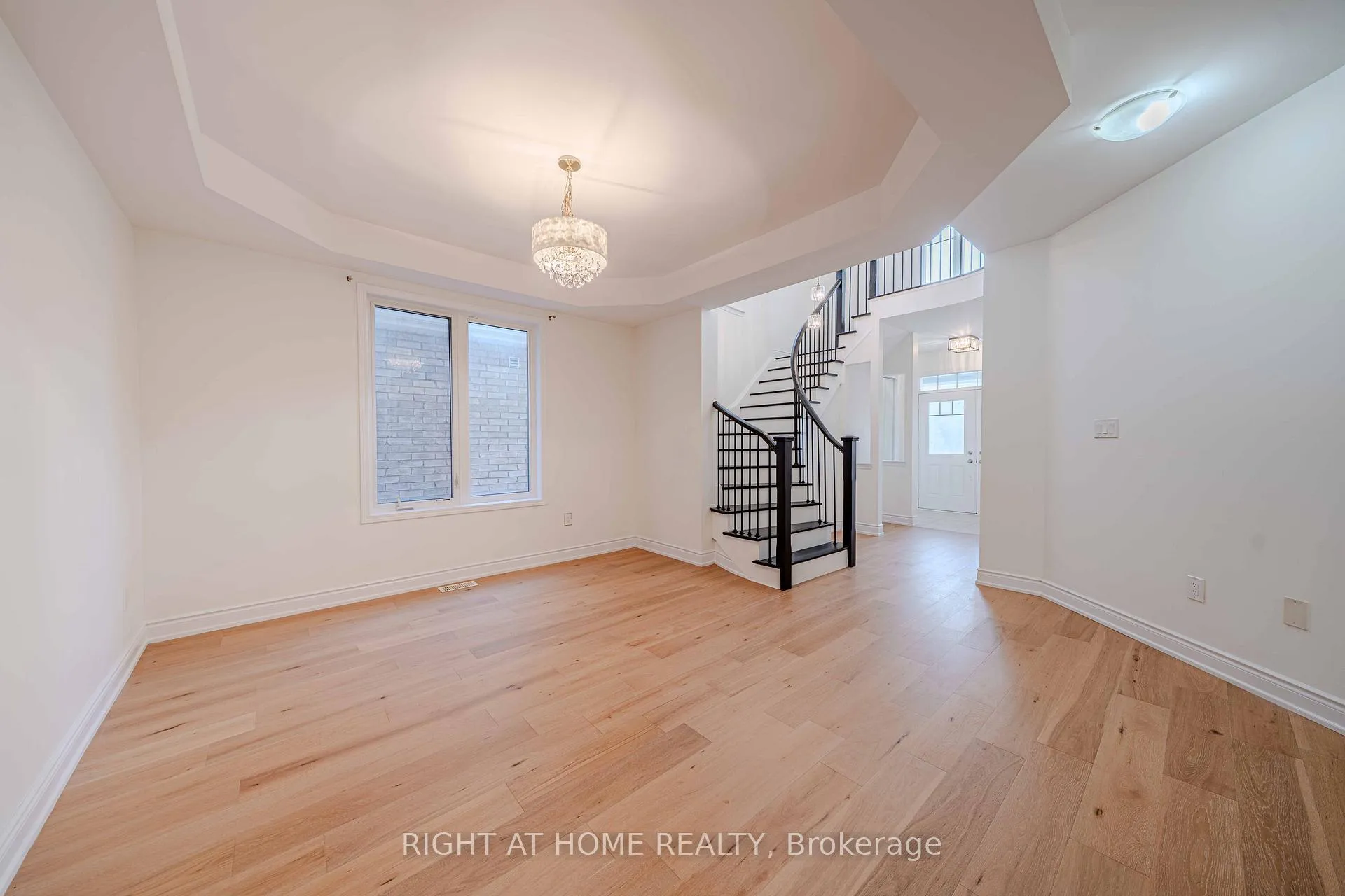 Photo 9 of 3 Leadenhall Road, Brampton, Northwest Brampton — HOMEH