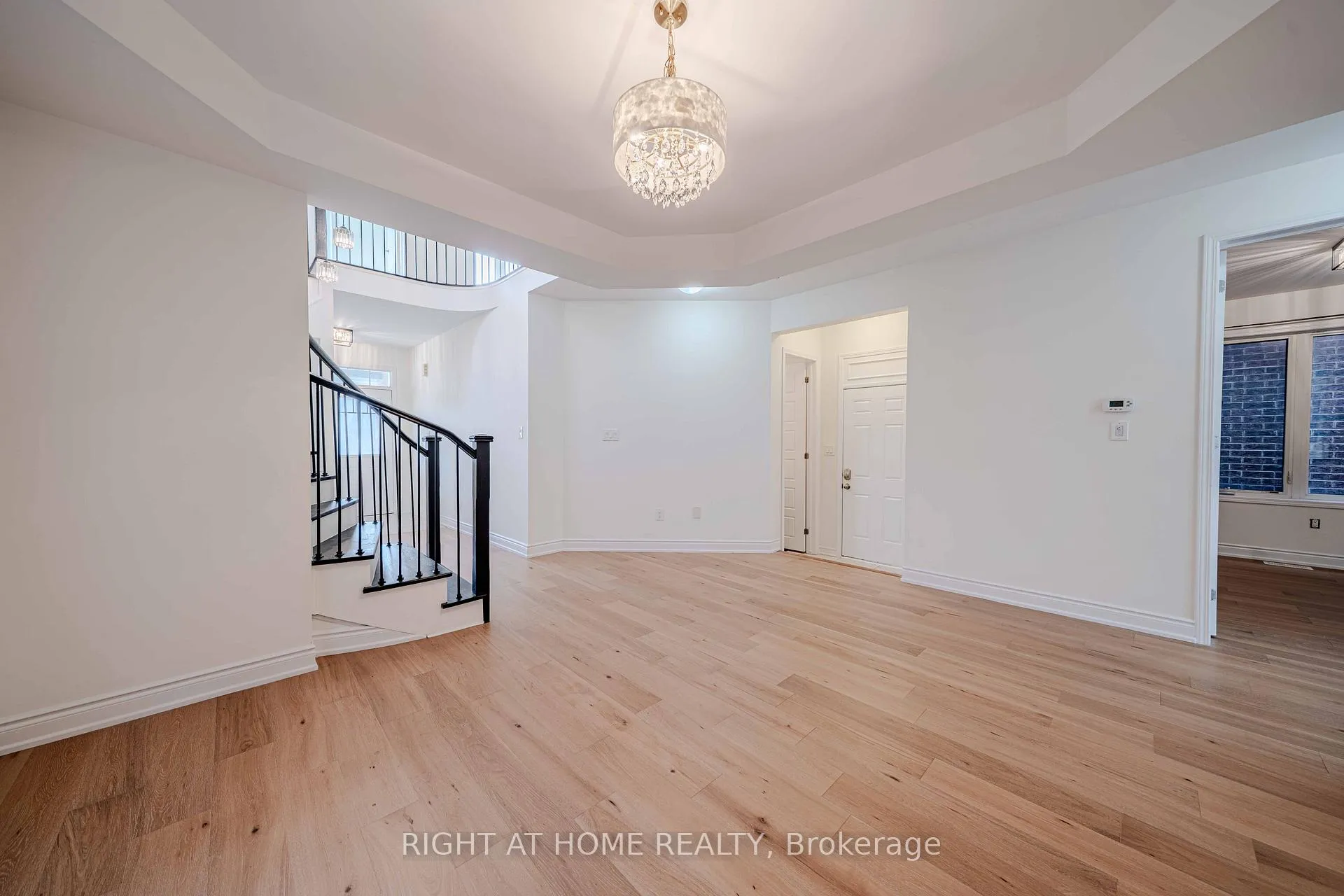 Photo 10 of 3 Leadenhall Road, Brampton, Northwest Brampton — HOMEH