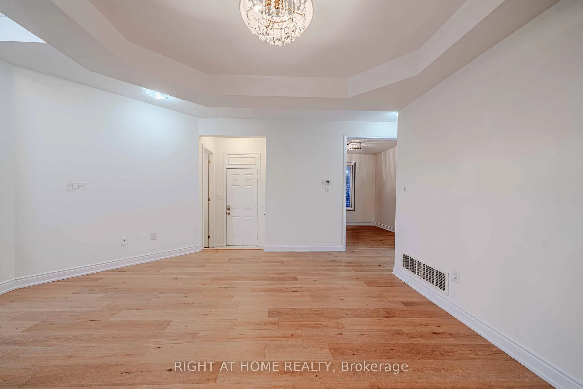 Photo 11 of 3 Leadenhall Road, Brampton, Northwest Brampton — HOMEH