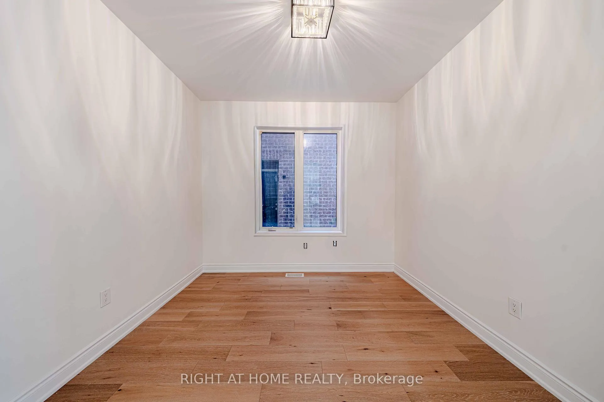 Photo 12 of 3 Leadenhall Road, Brampton, Northwest Brampton — HOMEH
