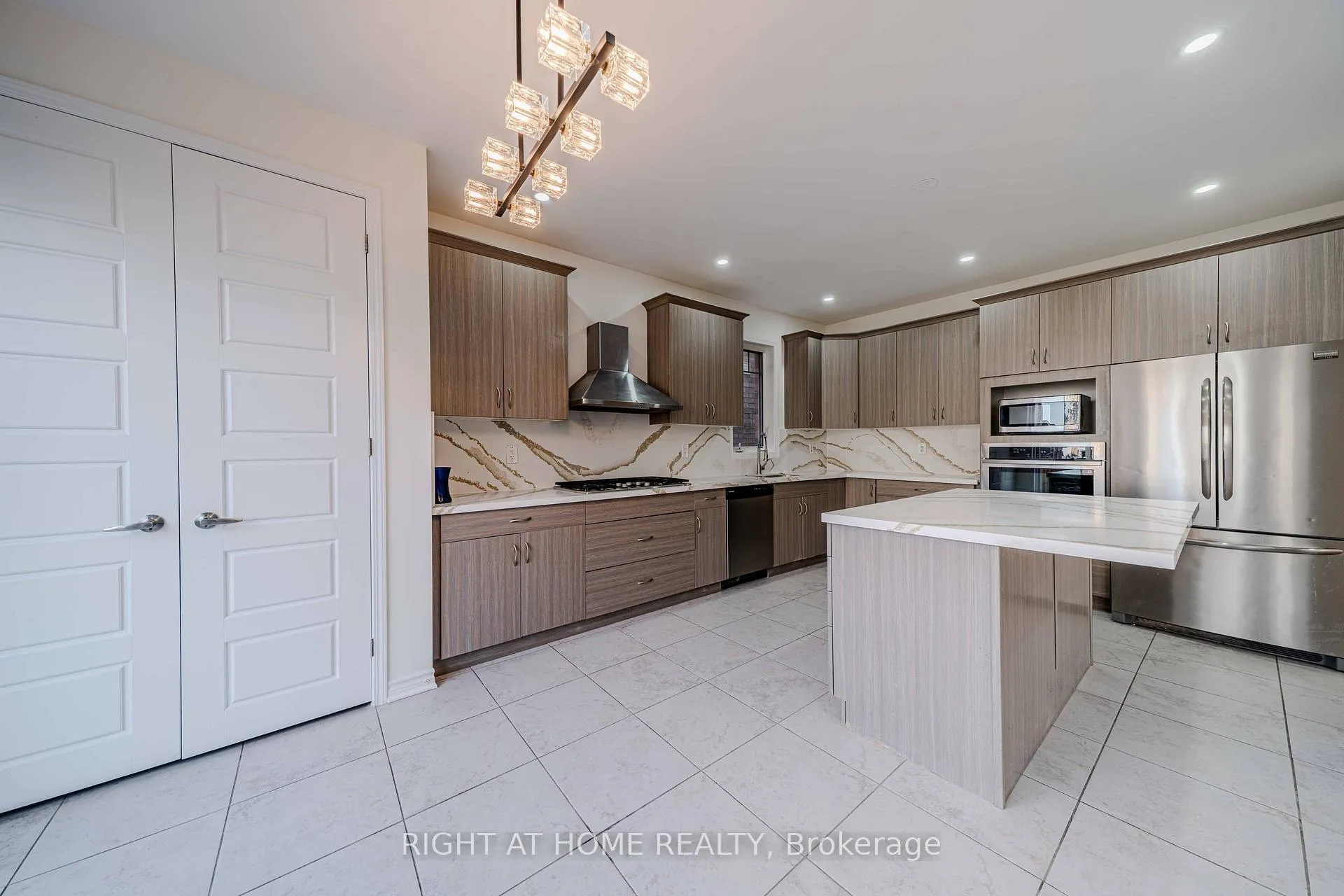 Photo 18 of 3 Leadenhall Road, Brampton, Northwest Brampton — HOMEH