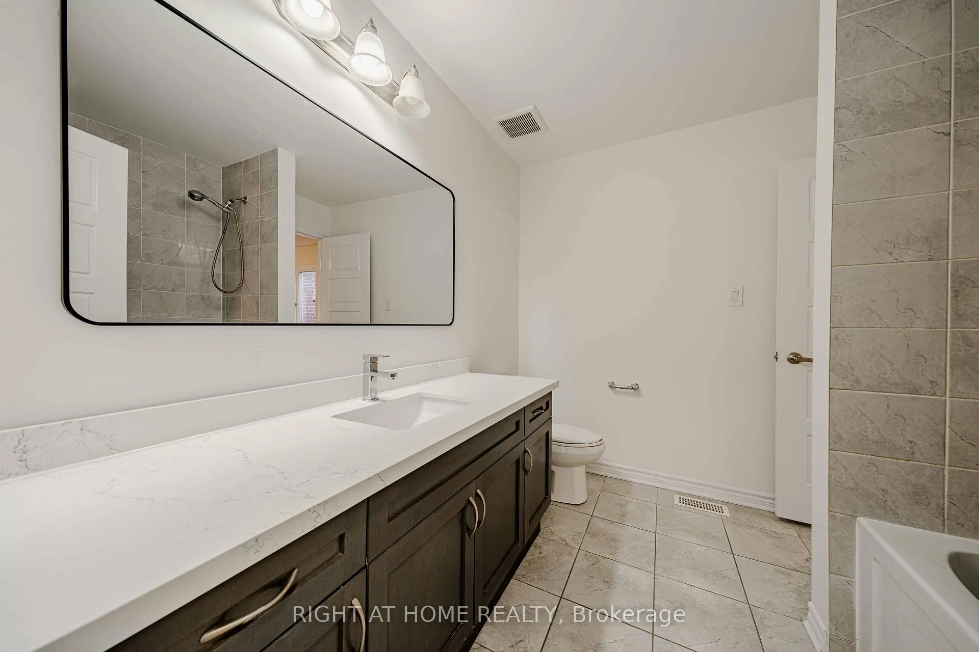 Photo 33 of 3 Leadenhall Road, Brampton, Northwest Brampton — HOMEH