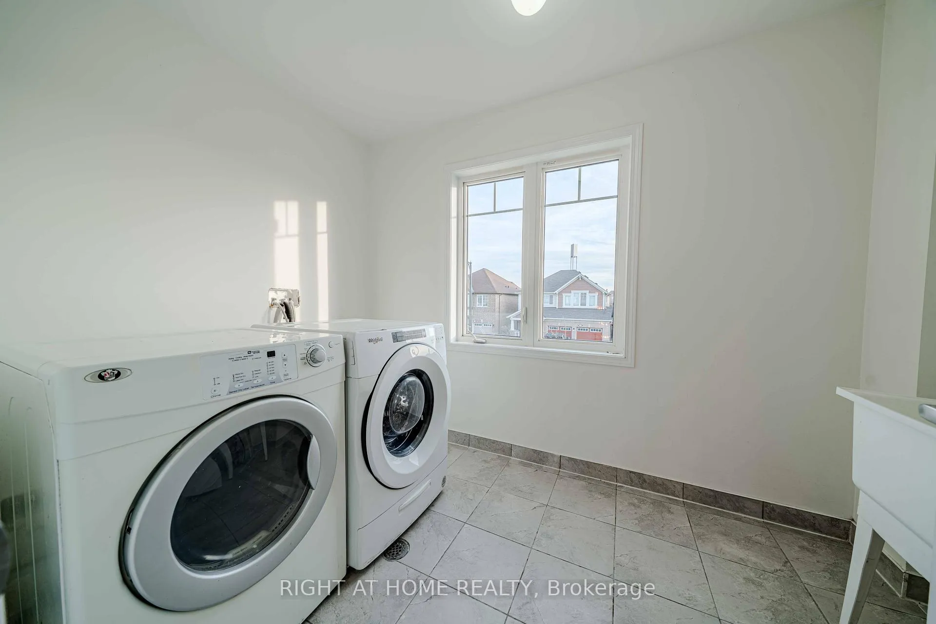 Photo 38 of 3 Leadenhall Road, Brampton, Northwest Brampton — HOMEH
