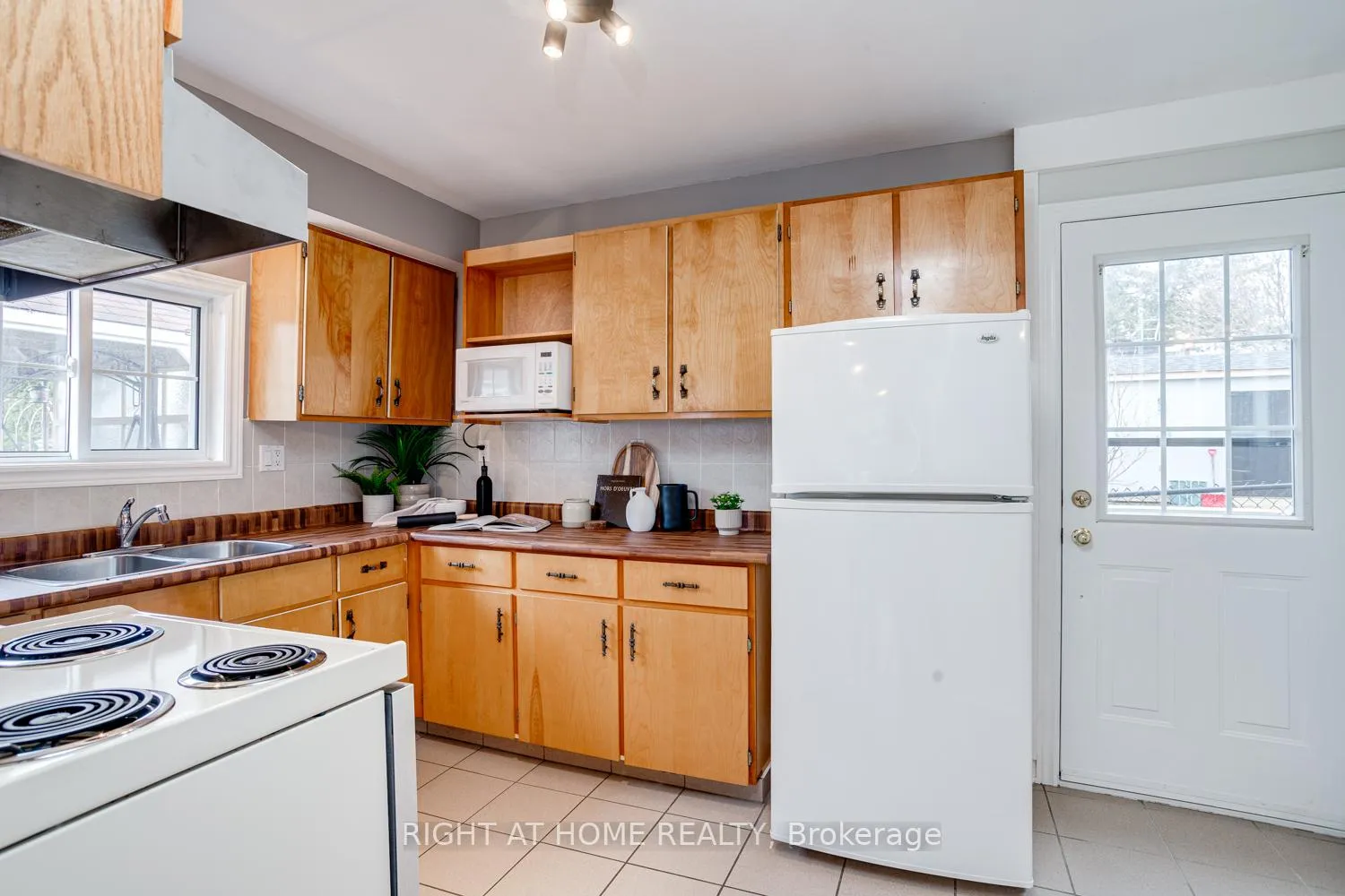 Photo 11 of 120 Cedar Grove Drive, Scugog, Rural Scugog — HOMEH