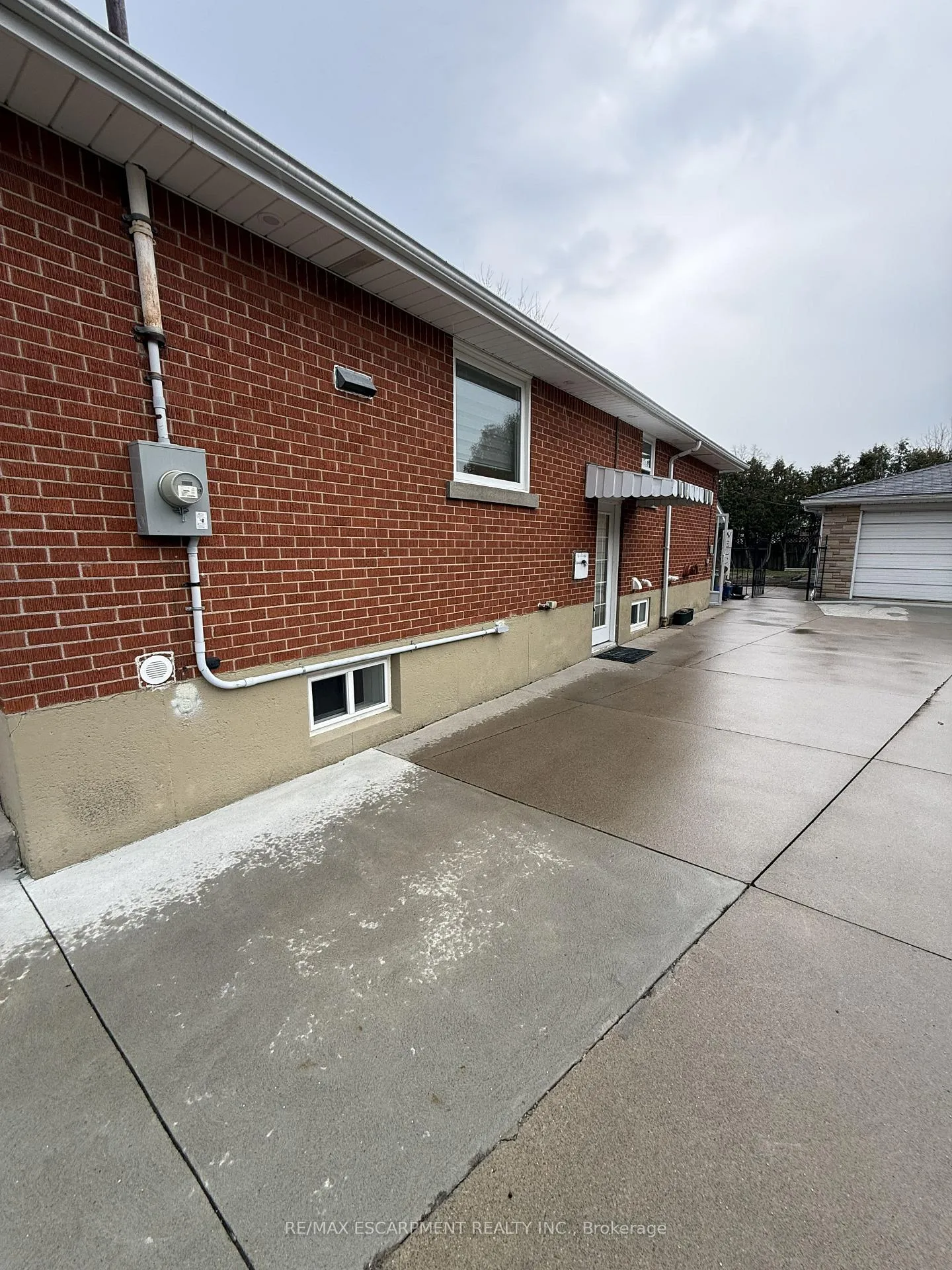 Photo 2 of Unit Basement, 79 Castlefield Drive, Hamilton, Hampton Heights — HOMEH