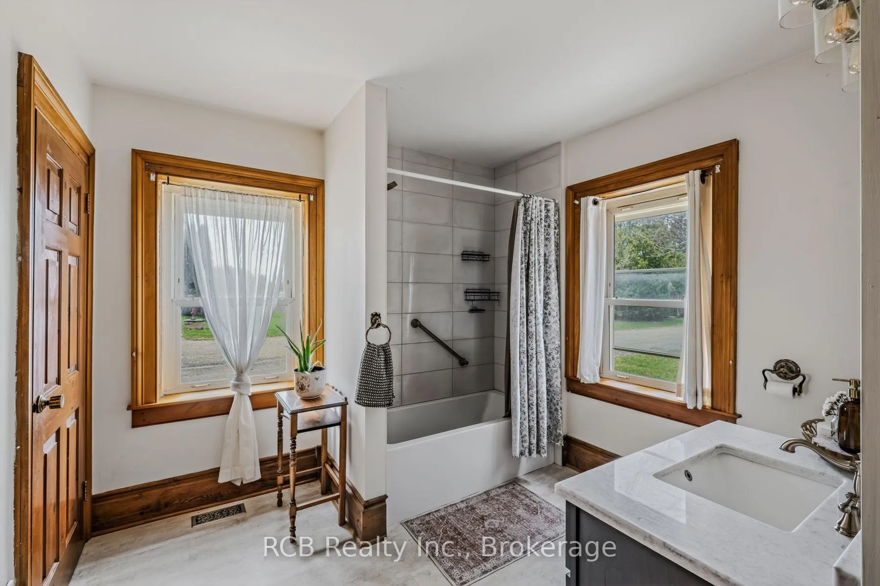 Photo 12 of 3531 Governors Road, Hamilton, Rural Flamborough — HOMEH