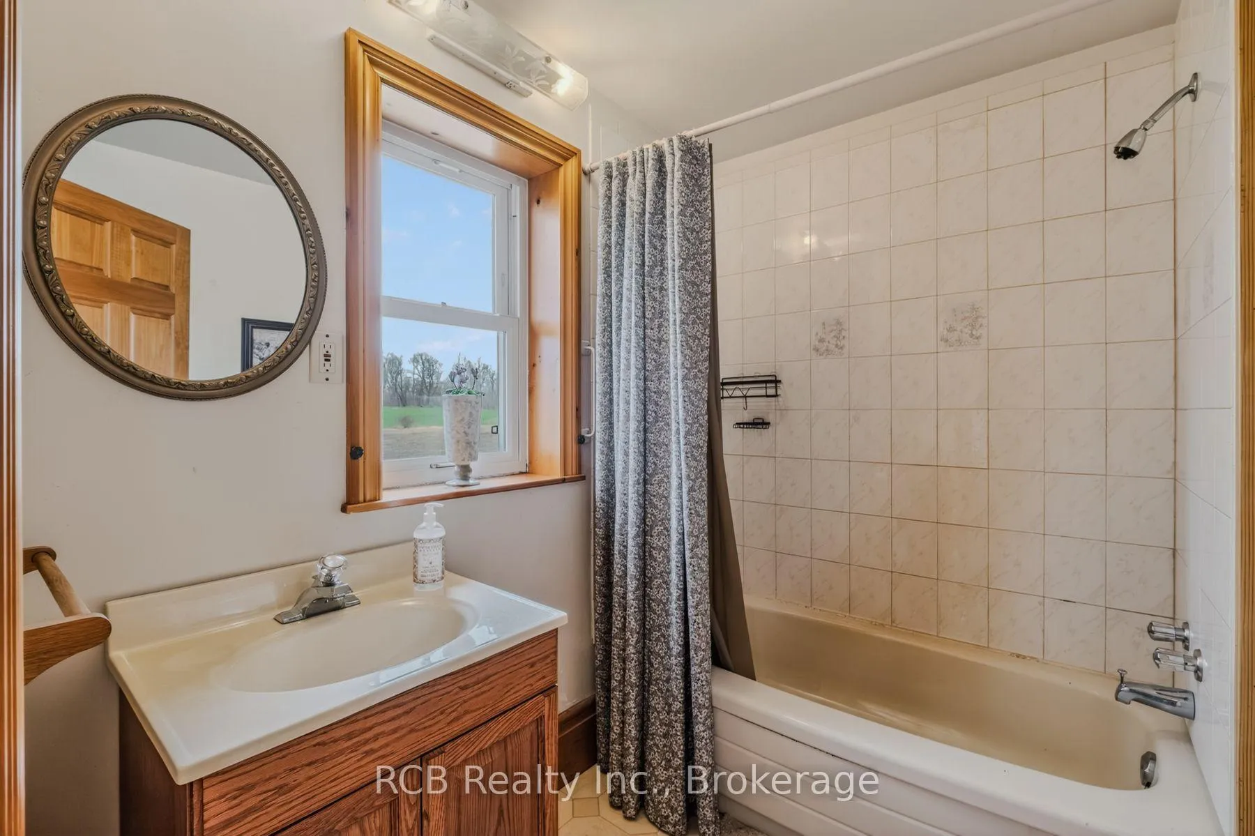 Photo 23 of 3531 Governors Road, Hamilton, Rural Flamborough — HOMEH