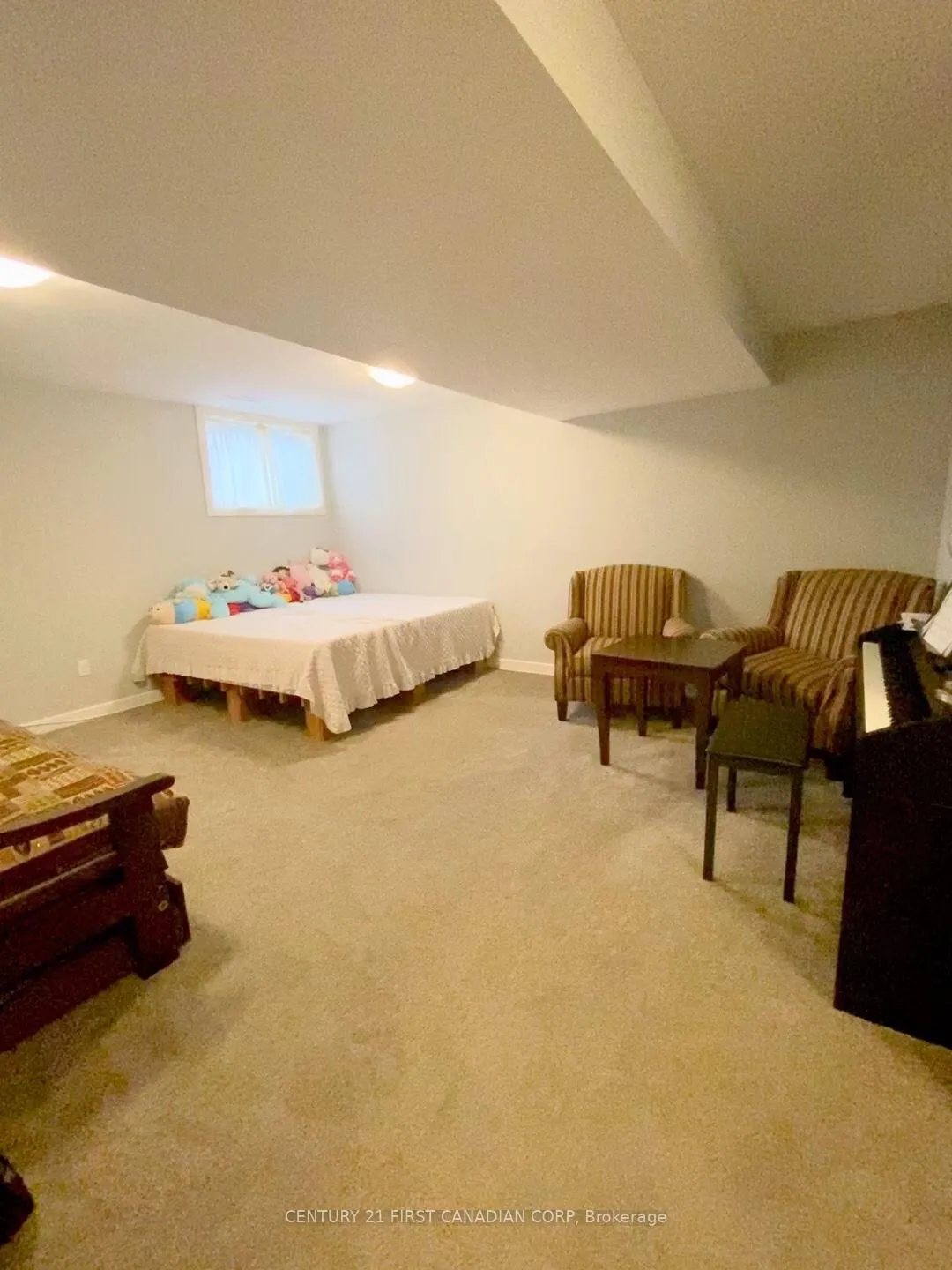 Photo 10 of 7 Empire Parkway, St. Thomas — HOMEH