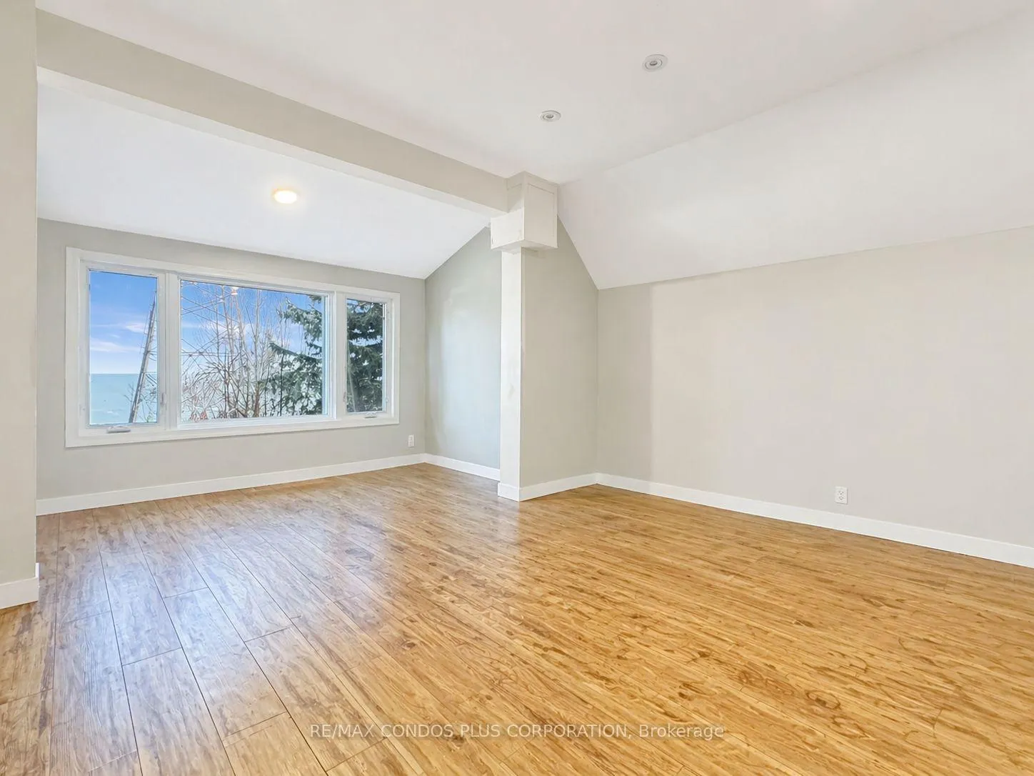Photo 3 of 869 Beach Boulevard, Hamilton, Hamilton Beach — HOMEH