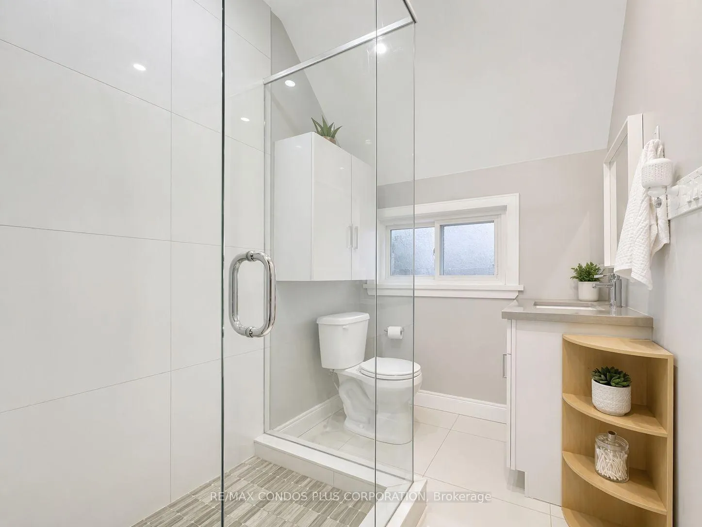 Photo 7 of 869 Beach Boulevard, Hamilton, Hamilton Beach — HOMEH