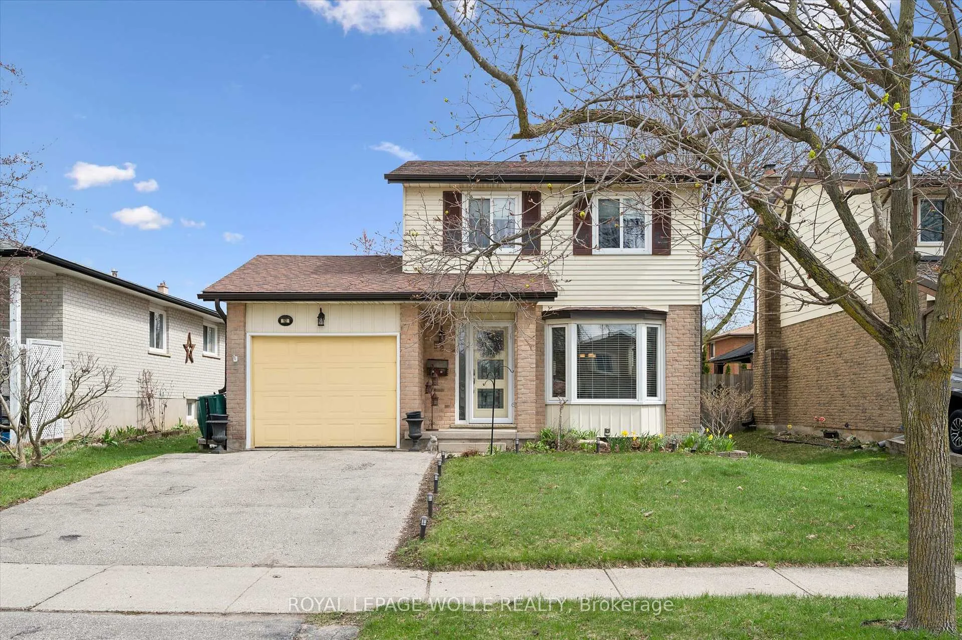 Photo 2 of 52 Tuerr Drive, Kitchener — HOMEH