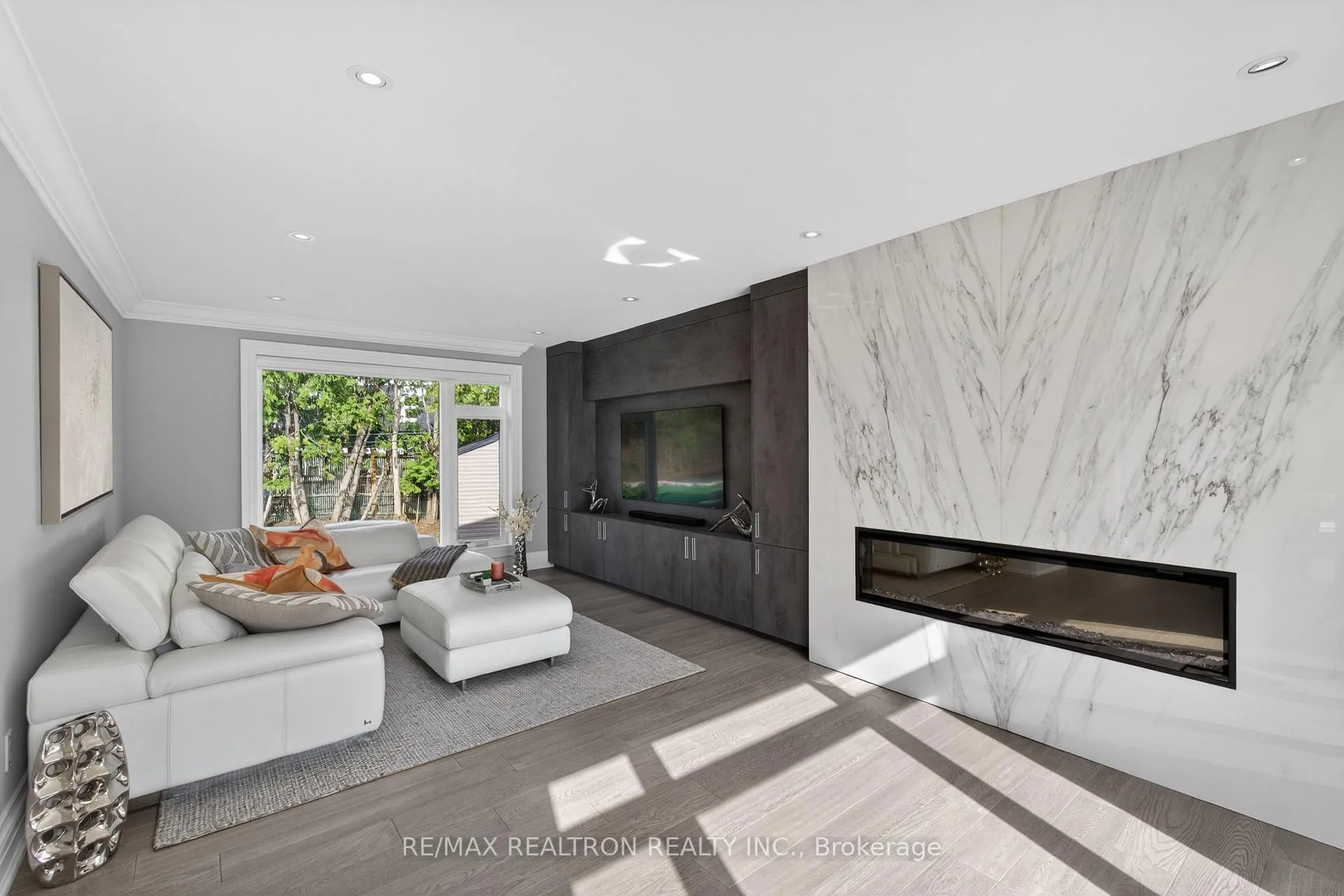 Photo 6 of 3 Rosea Court, Markham, Bayview Glen — HOMEH