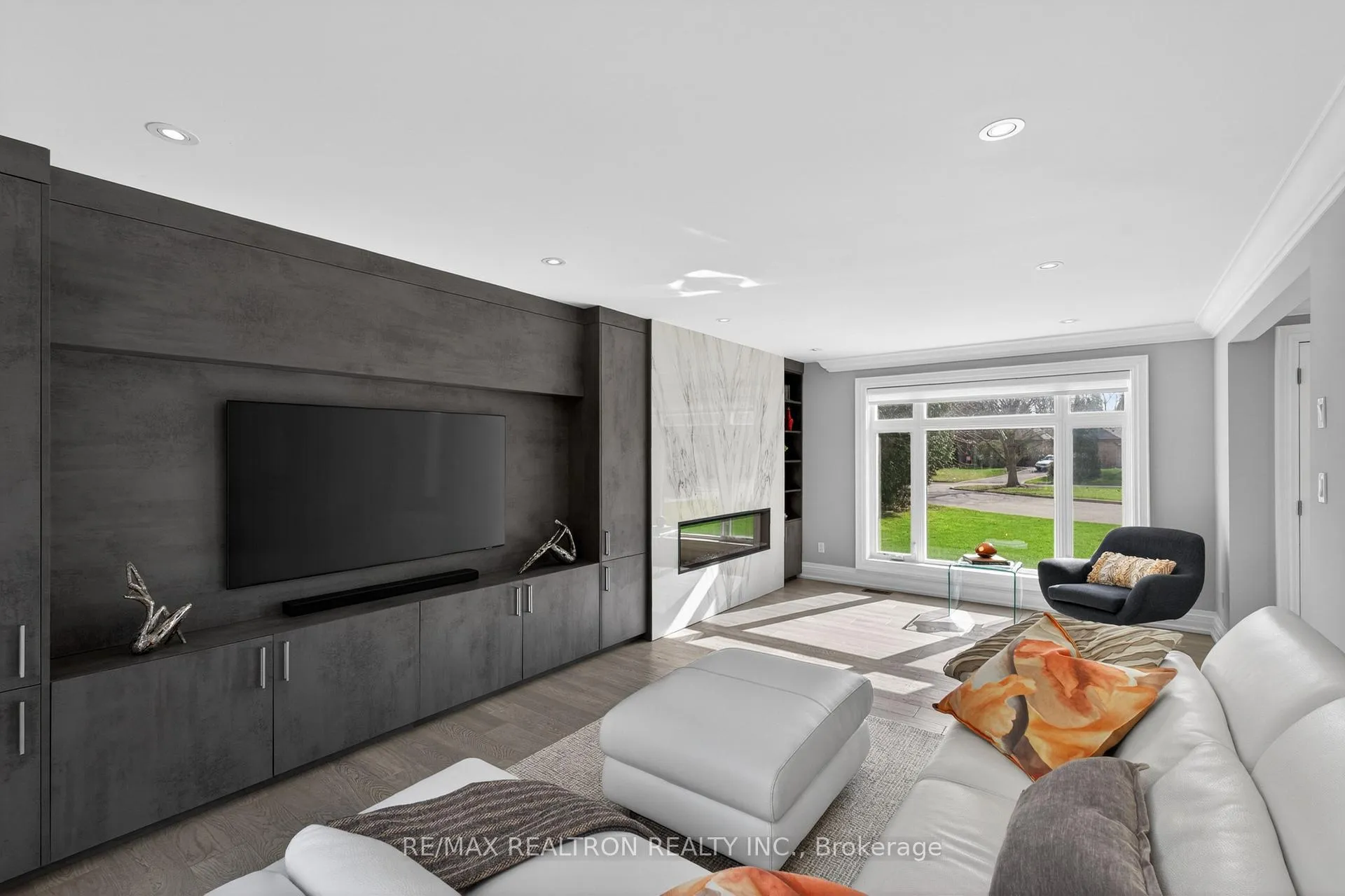 Photo 7 of 3 Rosea Court, Markham, Bayview Glen — HOMEH