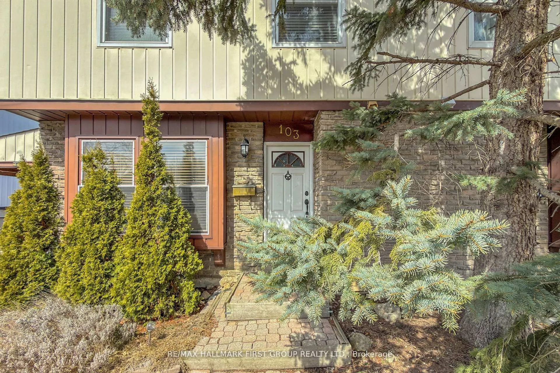 Photo 4 of 103 Nancy Mccredie Drive, Brampton, Brampton West — HOMEH