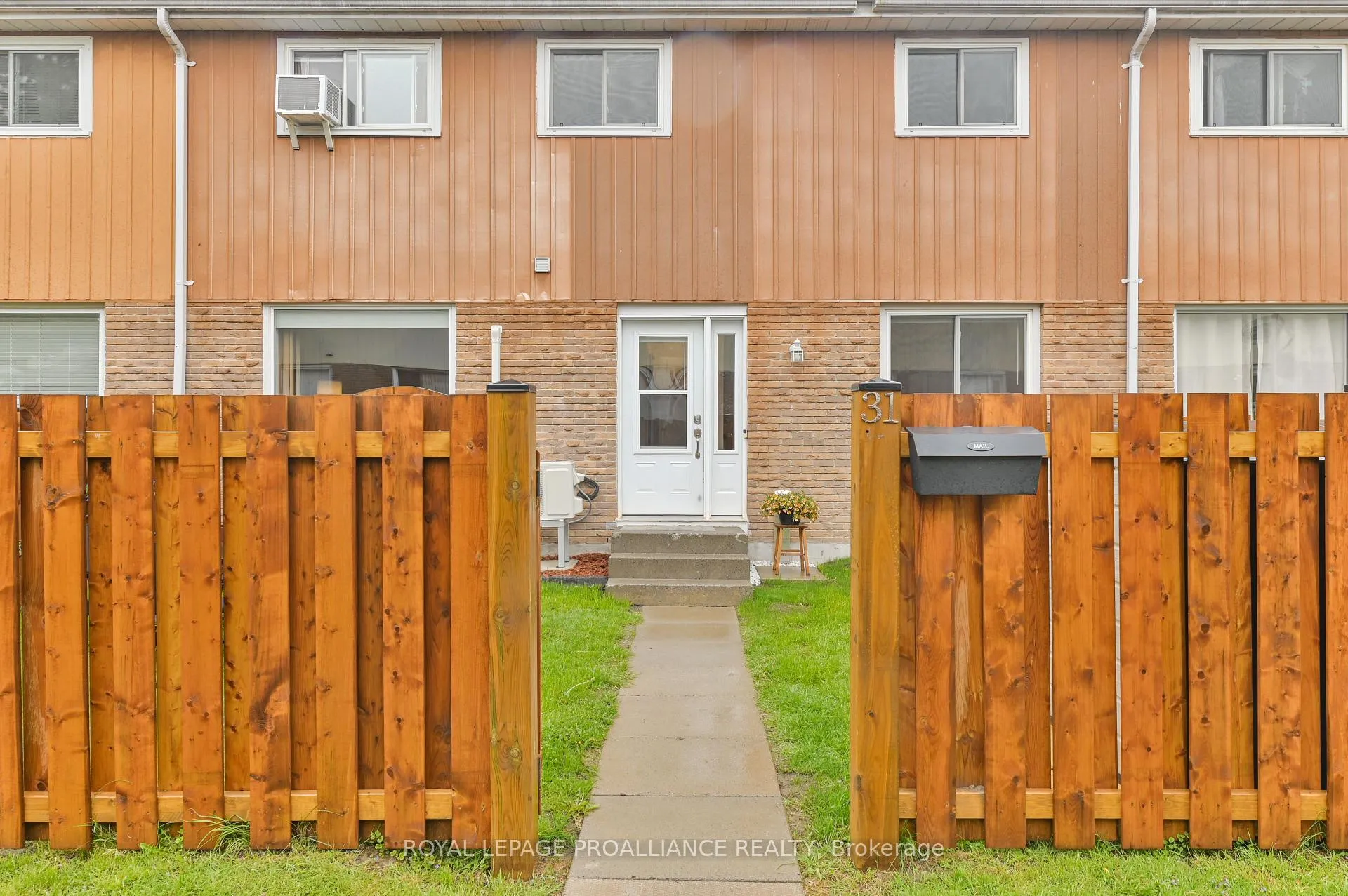 Photo 1 of Unit 31, 17 Tracey Park Drive, Belleville, Belleville Ward — HOMEH