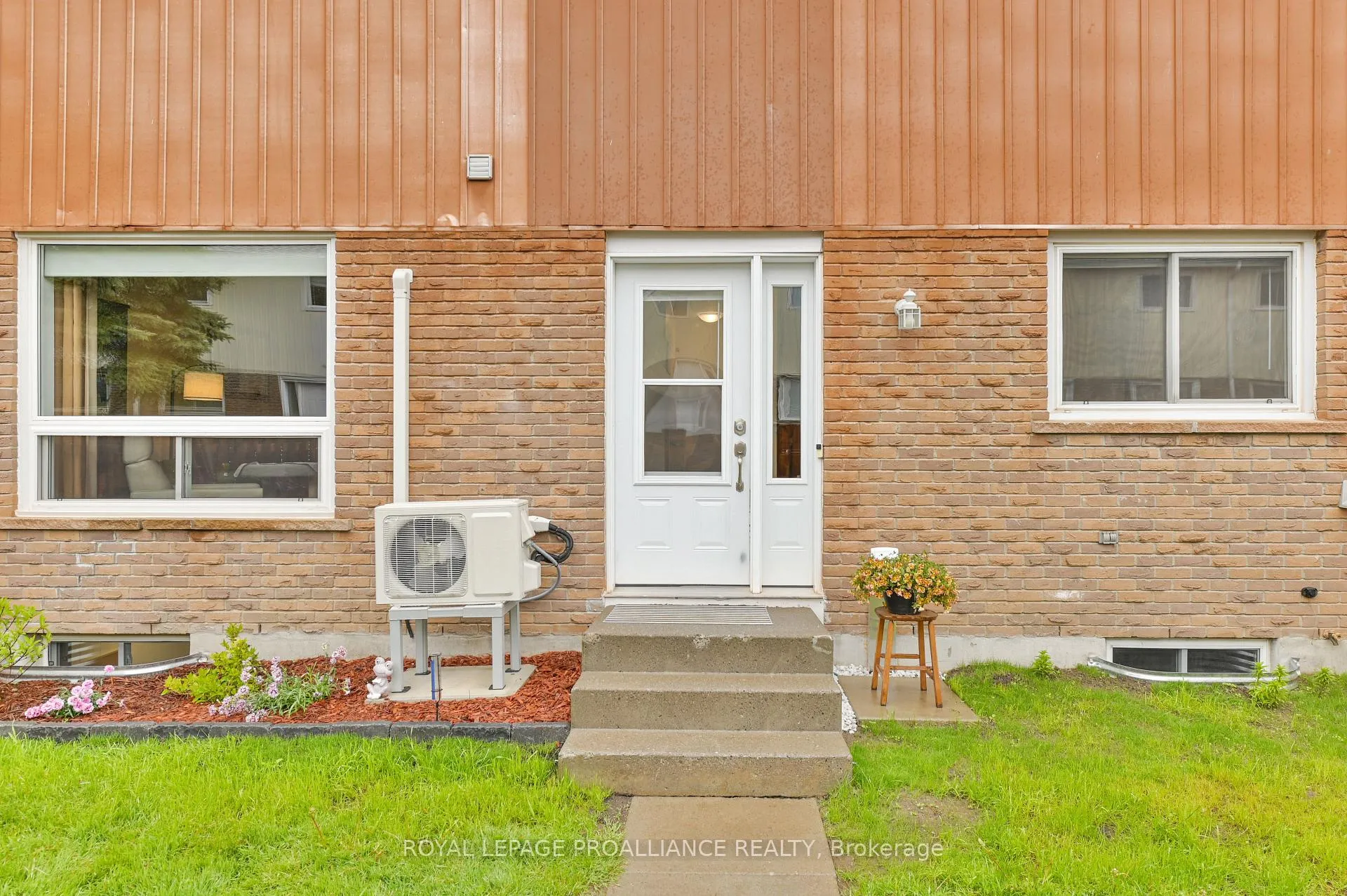 Photo 2 of Unit 31, 17 Tracey Park Drive, Belleville, Belleville Ward — HOMEH