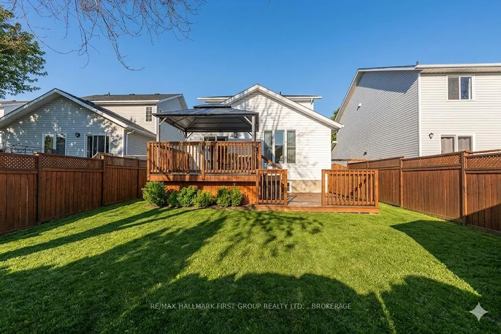Photo 2 of 979 Rainbow Crescent, Kingston, Kingston East (Incl Barret Crt) — HOMEH