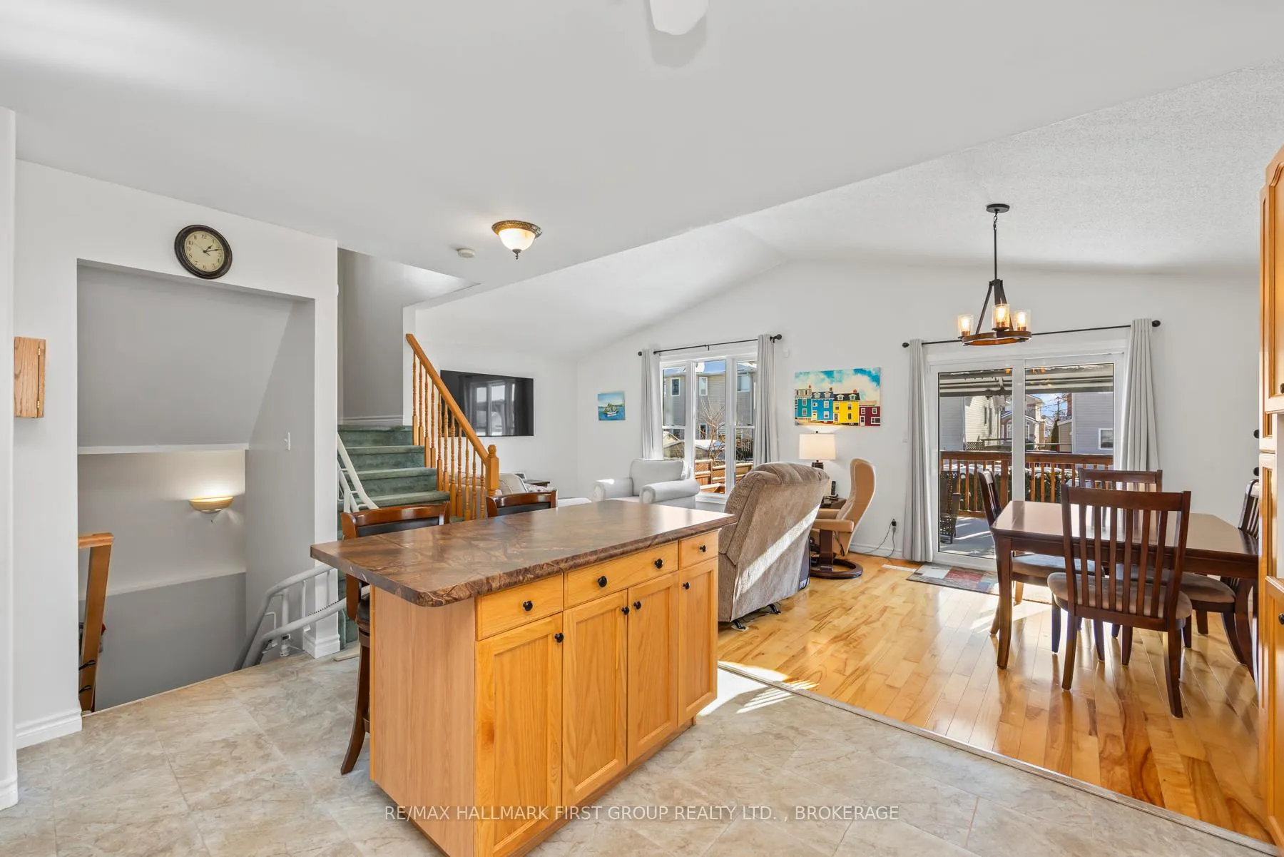 Photo 3 of 979 Rainbow Crescent, Kingston, Kingston East (Incl Barret Crt) — HOMEH