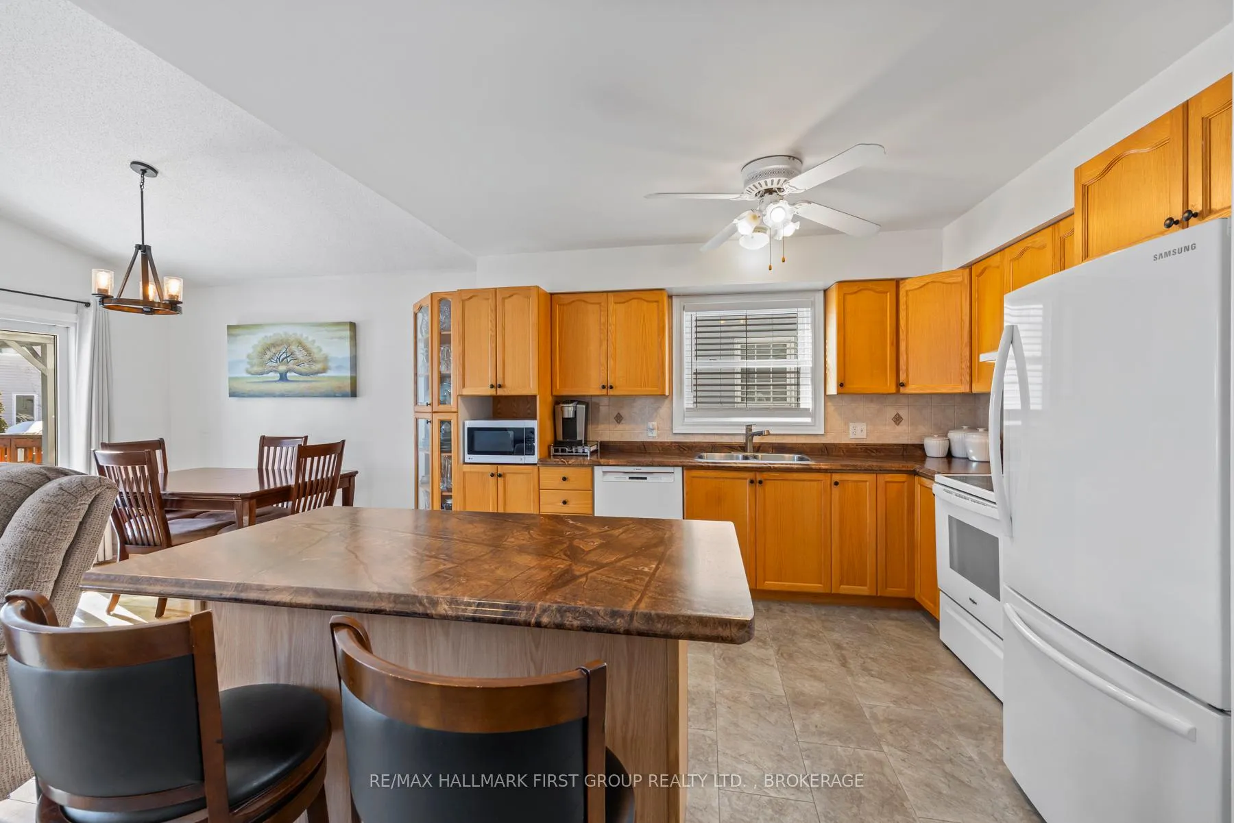Photo 8 of 979 Rainbow Crescent, Kingston, Kingston East (Incl Barret Crt) — HOMEH