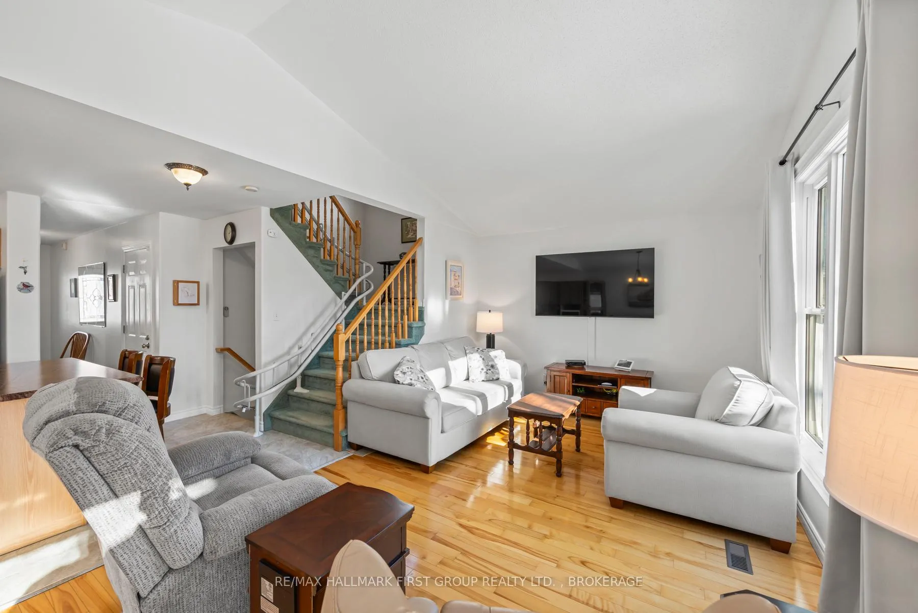 Photo 10 of 979 Rainbow Crescent, Kingston, Kingston East (Incl Barret Crt) — HOMEH