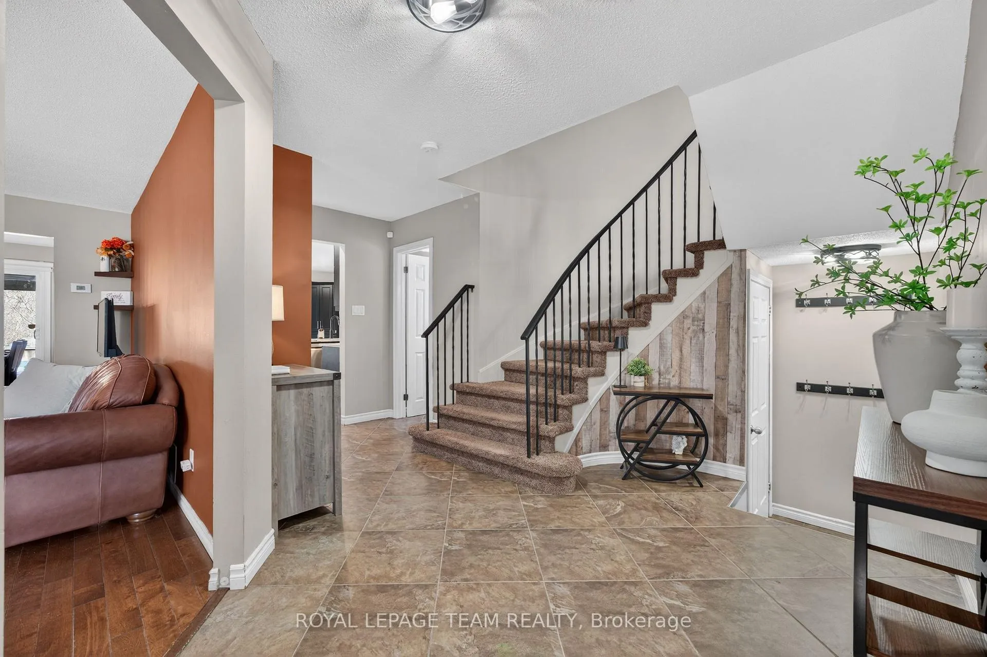 Photo 5 of 161 Springwater Drive, Ottawa, Kanata - Bridlewood — HOMEH