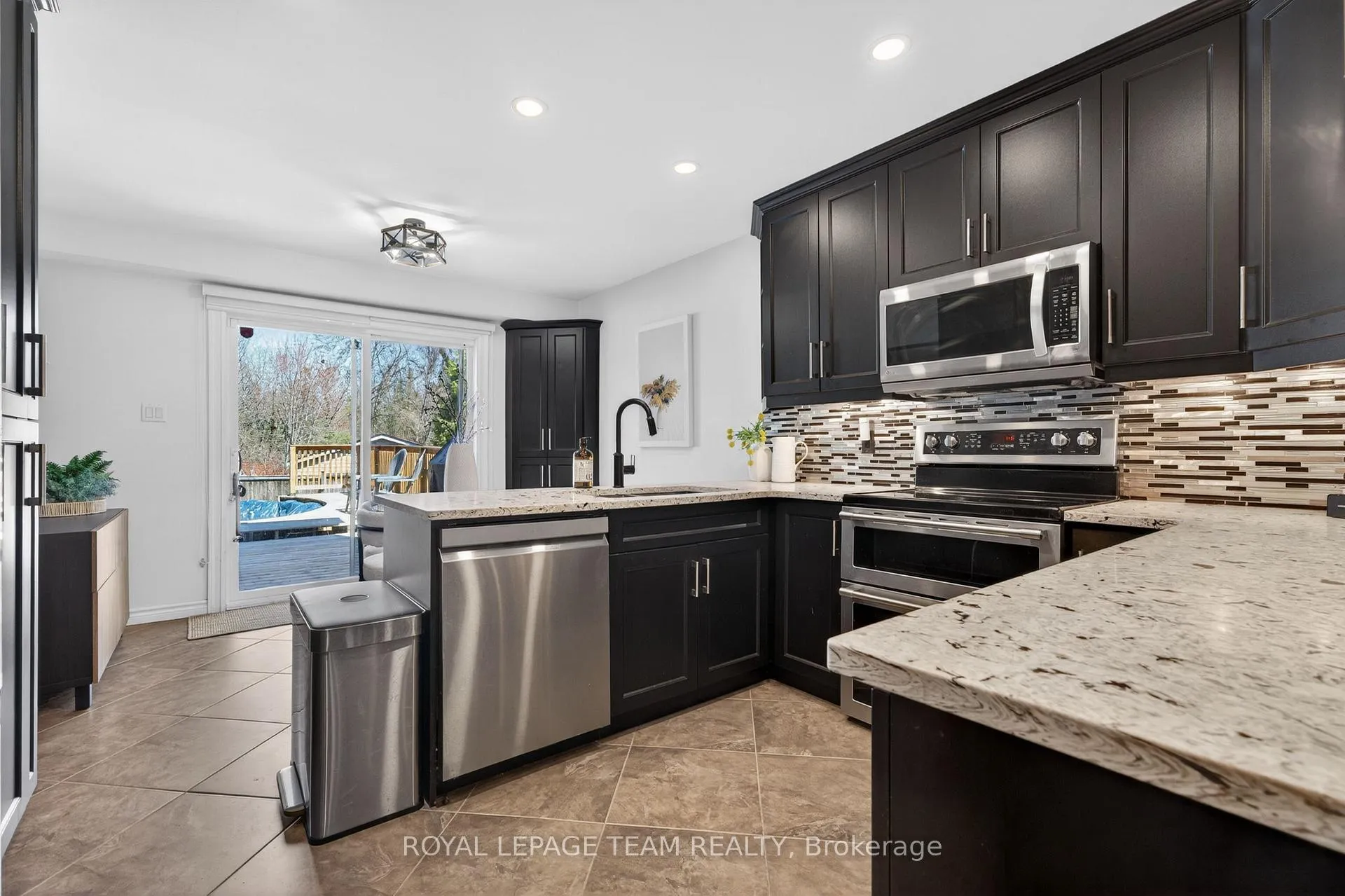 Photo 16 of 161 Springwater Drive, Ottawa, Kanata - Bridlewood — HOMEH