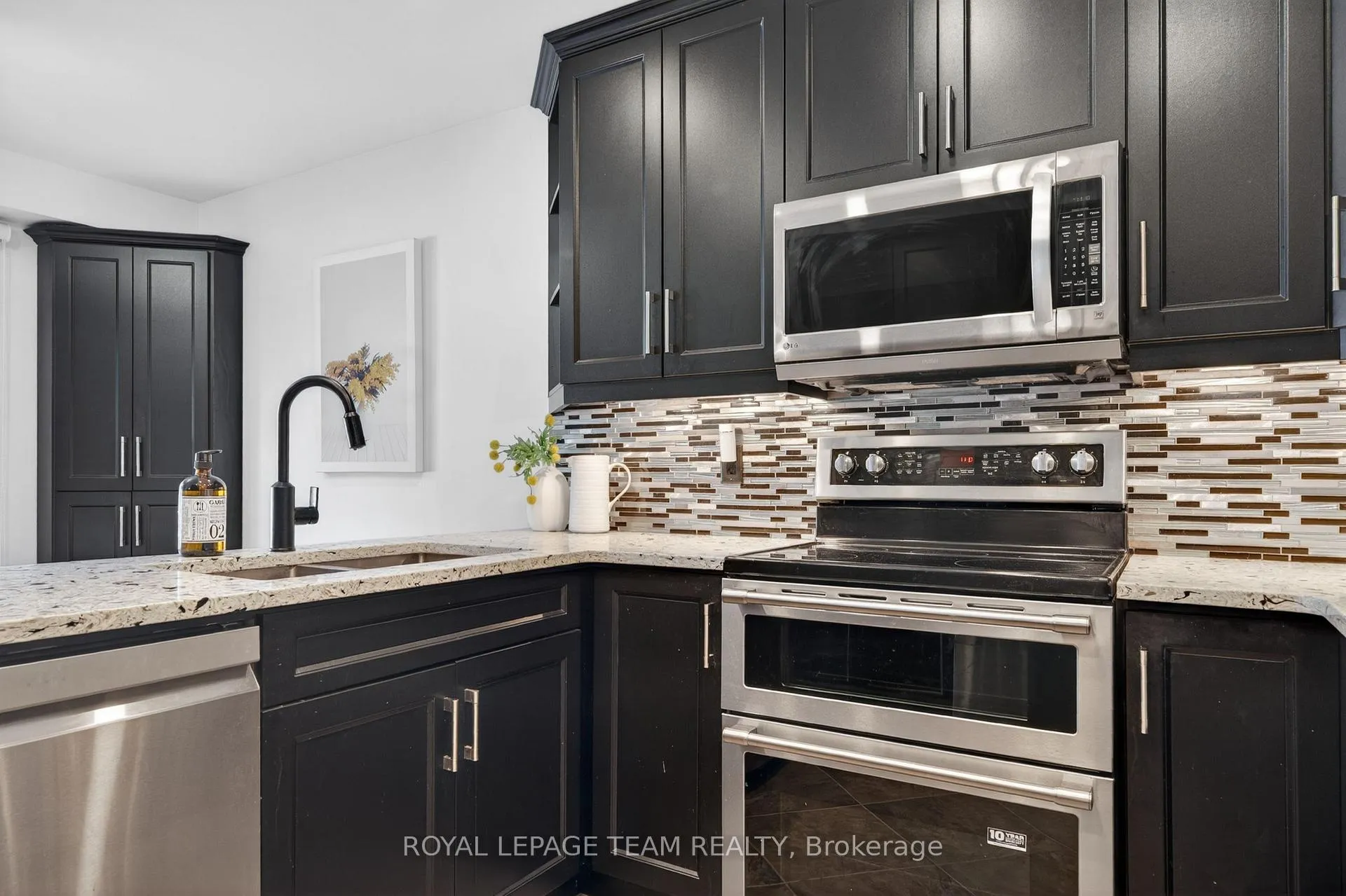 Photo 17 of 161 Springwater Drive, Ottawa, Kanata - Bridlewood — HOMEH