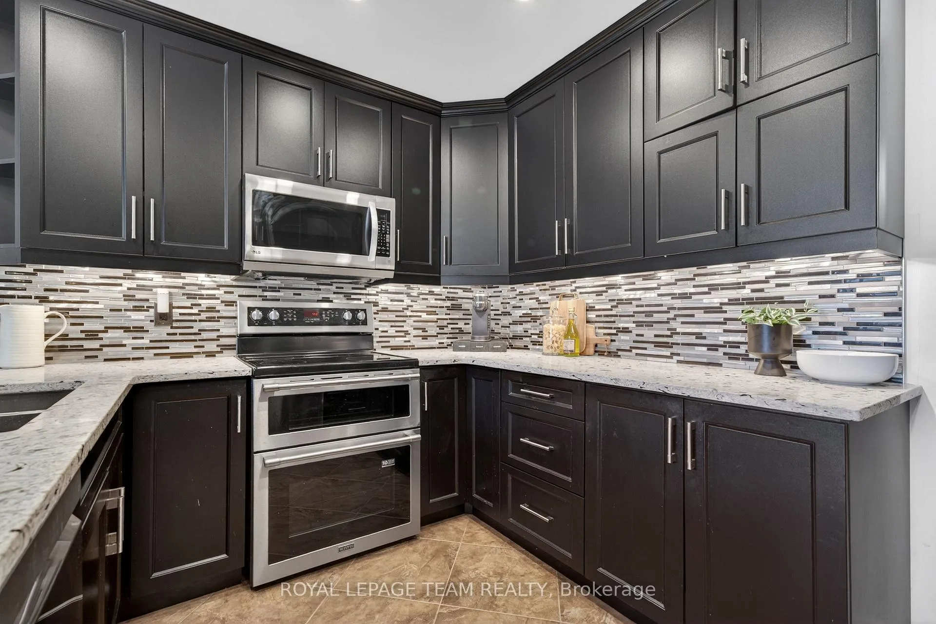 Photo 18 of 161 Springwater Drive, Ottawa, Kanata - Bridlewood — HOMEH