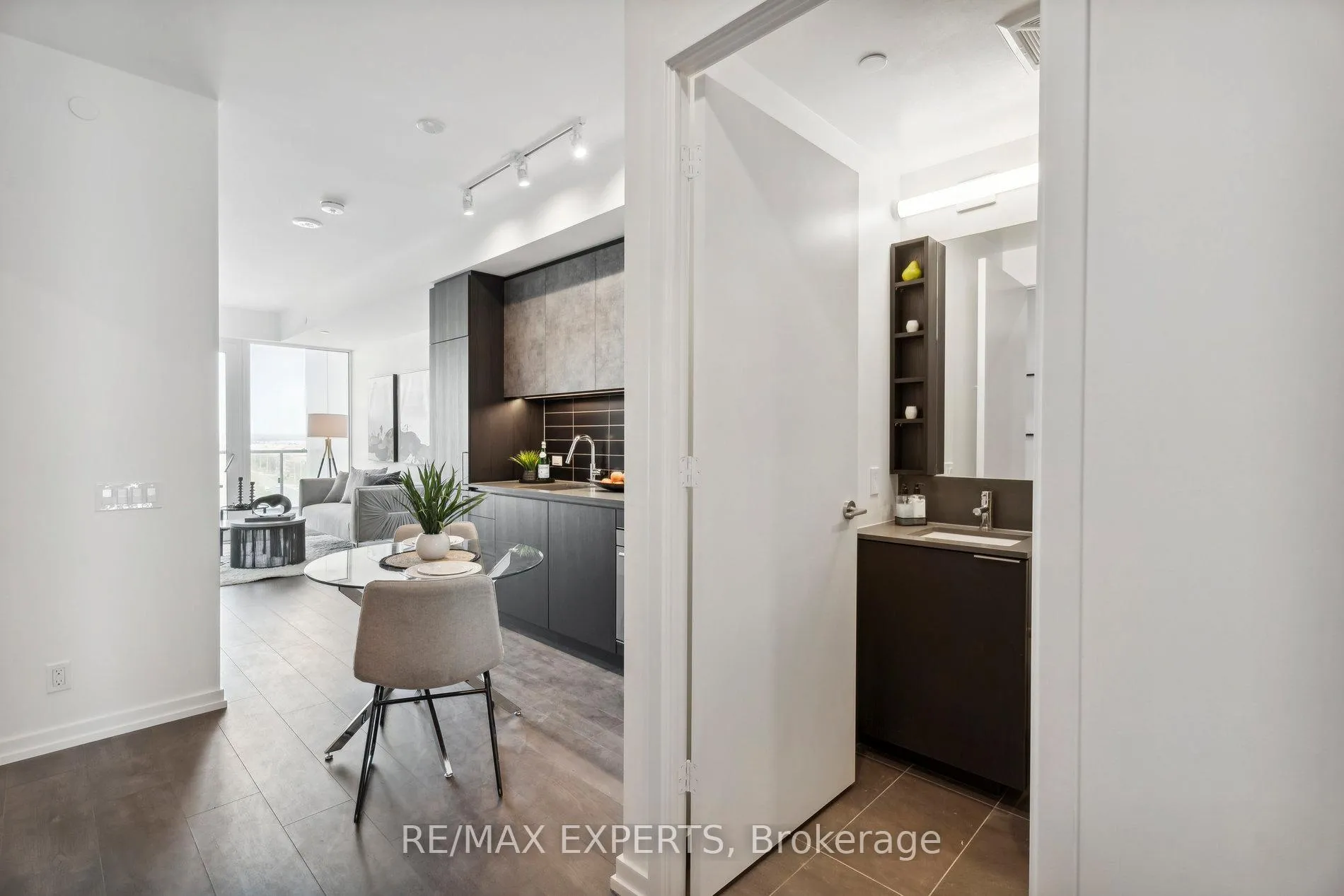 Photo 8 of Unit 907, 7890 Jane Street, Vaughan, Vaughan Corporate Centre — HOMEH