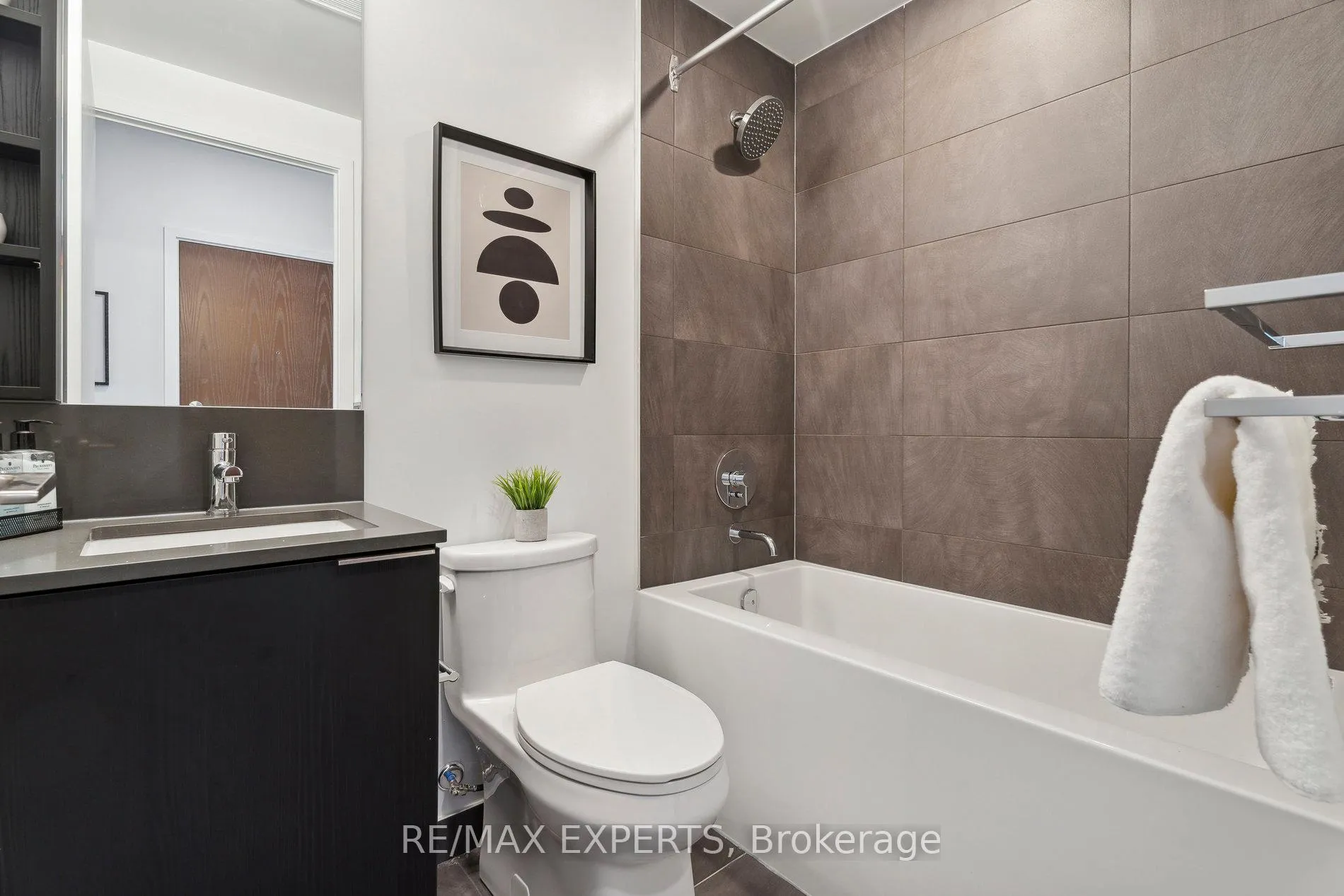 Photo 9 of Unit 907, 7890 Jane Street, Vaughan, Vaughan Corporate Centre — HOMEH