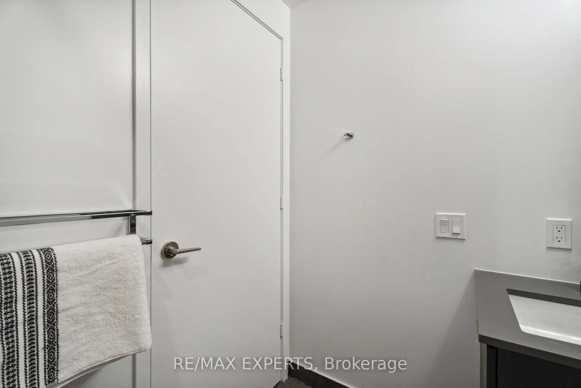 Photo 11 of Unit 907, 7890 Jane Street, Vaughan, Vaughan Corporate Centre — HOMEH
