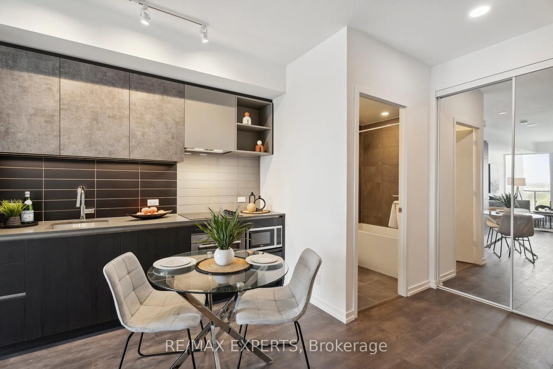 Photo 16 of Unit 907, 7890 Jane Street, Vaughan, Vaughan Corporate Centre — HOMEH
