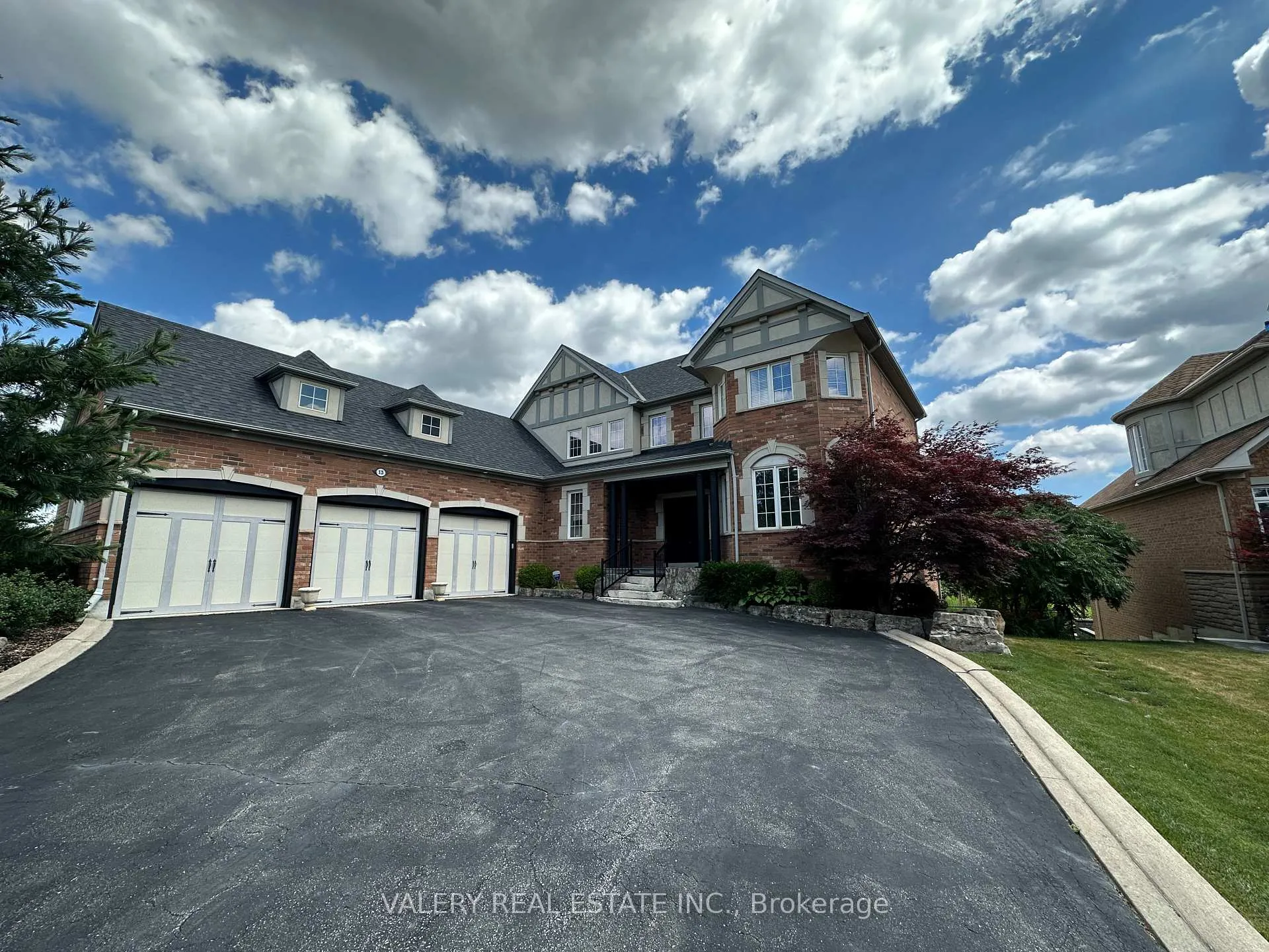 Photo 1 of 13 Classic Drive N, Brampton, Credit Valley — HOMEH