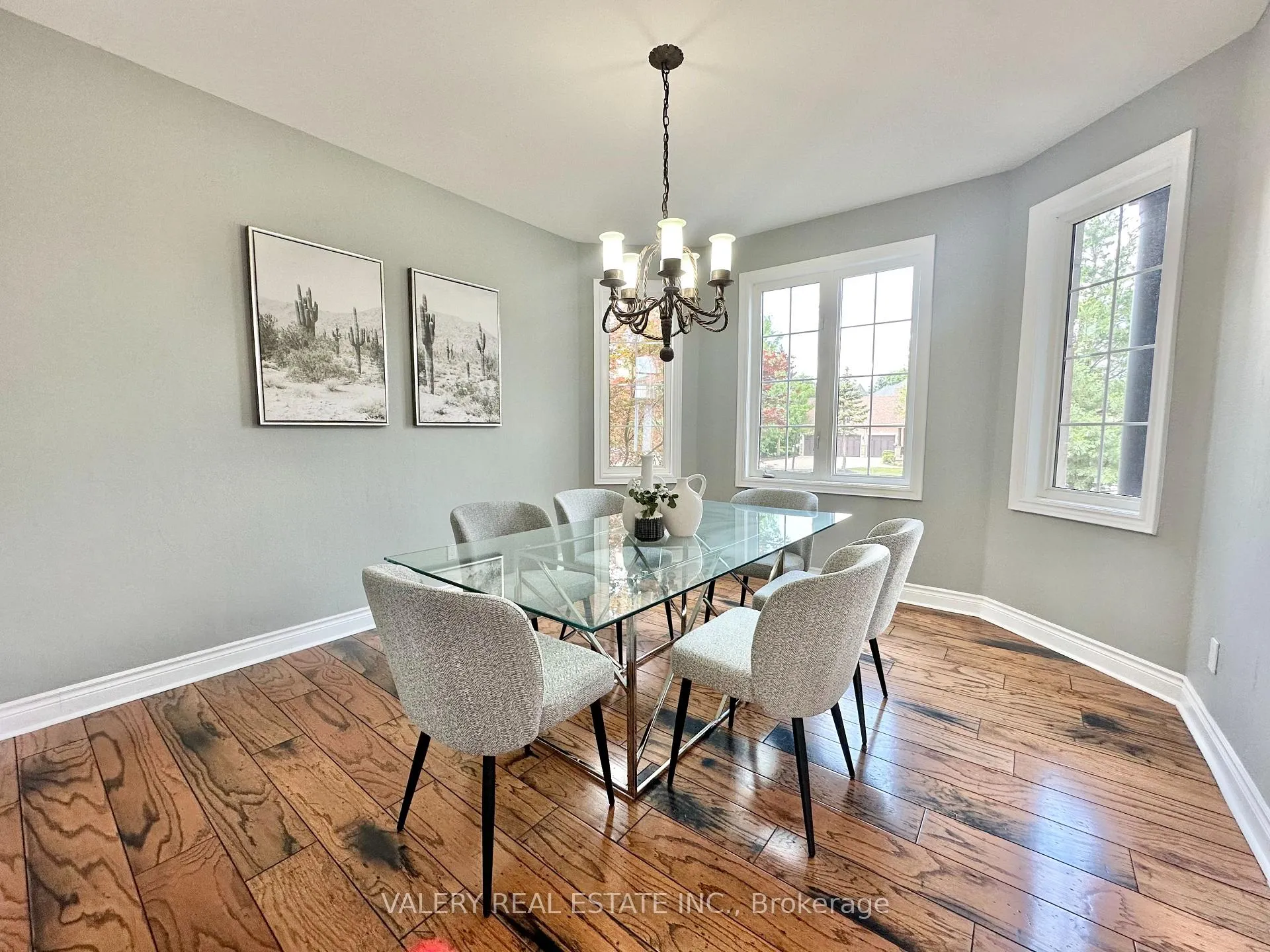 Photo 5 of 13 Classic Drive N, Brampton, Credit Valley — HOMEH