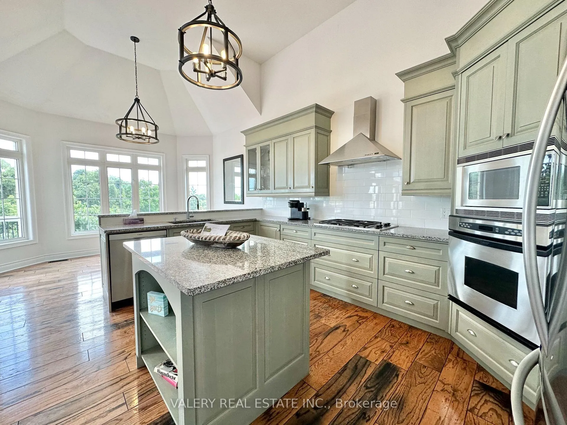 Photo 15 of 13 Classic Drive N, Brampton, Credit Valley — HOMEH