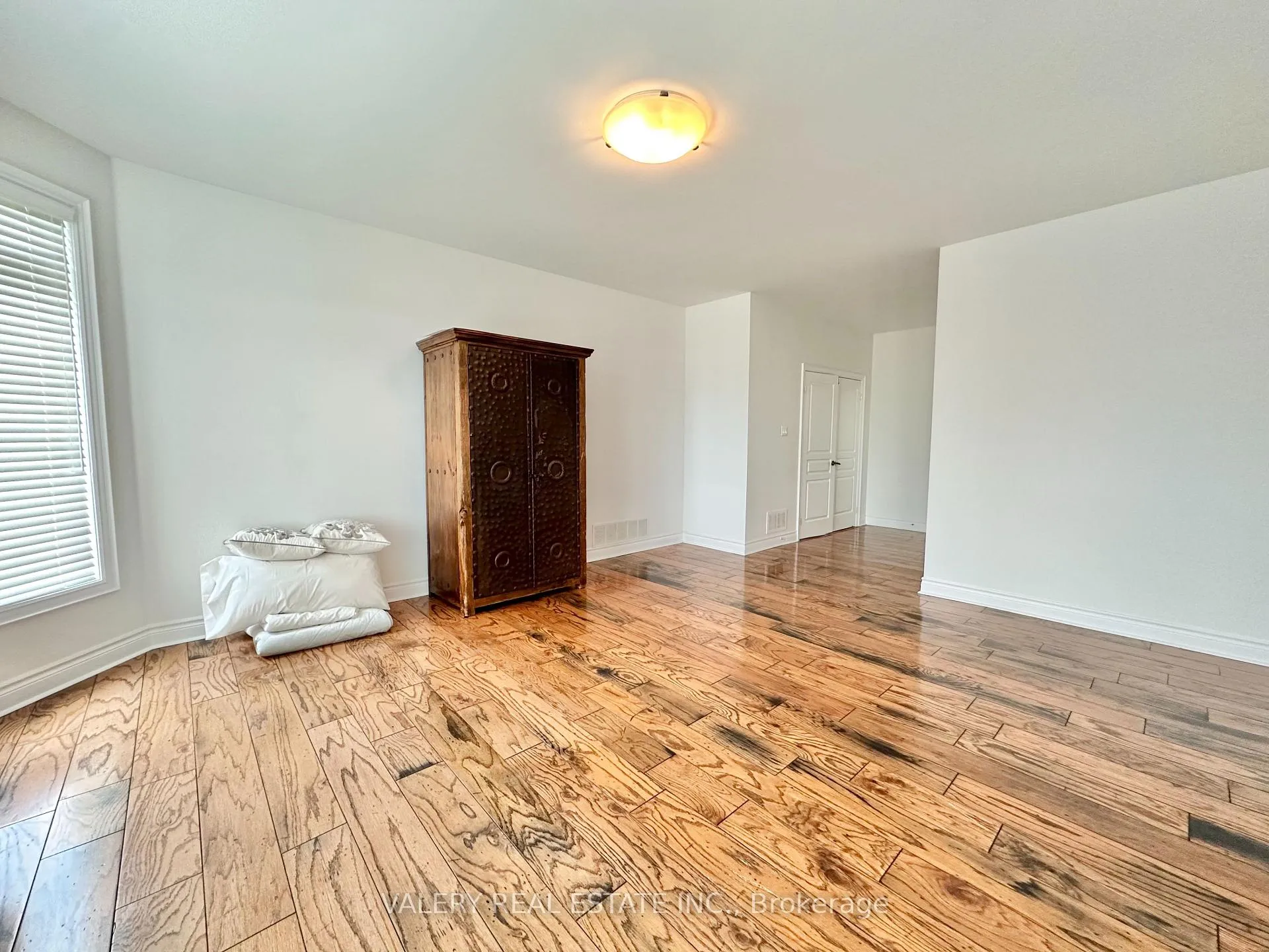 Photo 16 of 13 Classic Drive N, Brampton, Credit Valley — HOMEH
