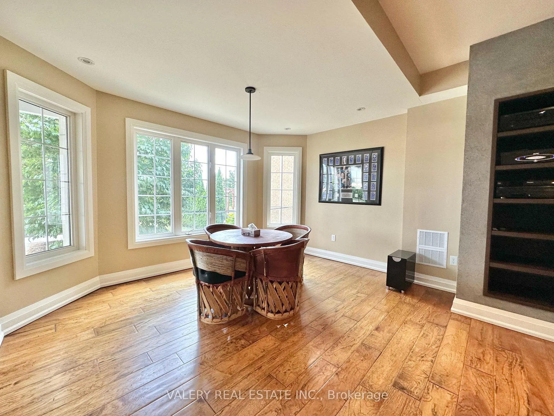 Photo 33 of 13 Classic Drive N, Brampton, Credit Valley — HOMEH
