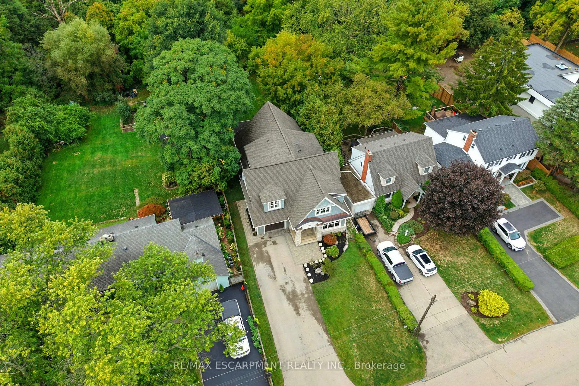 Photo 2 of 391 Patricia Drive, Burlington, Bayview — HOMEH