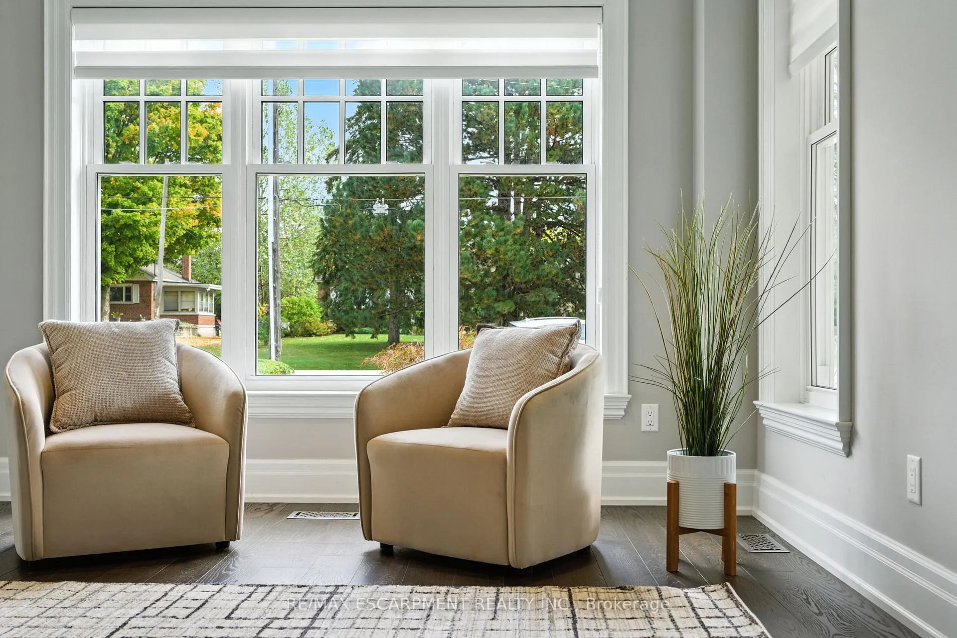 Photo 6 of 391 Patricia Drive, Burlington, Bayview — HOMEH